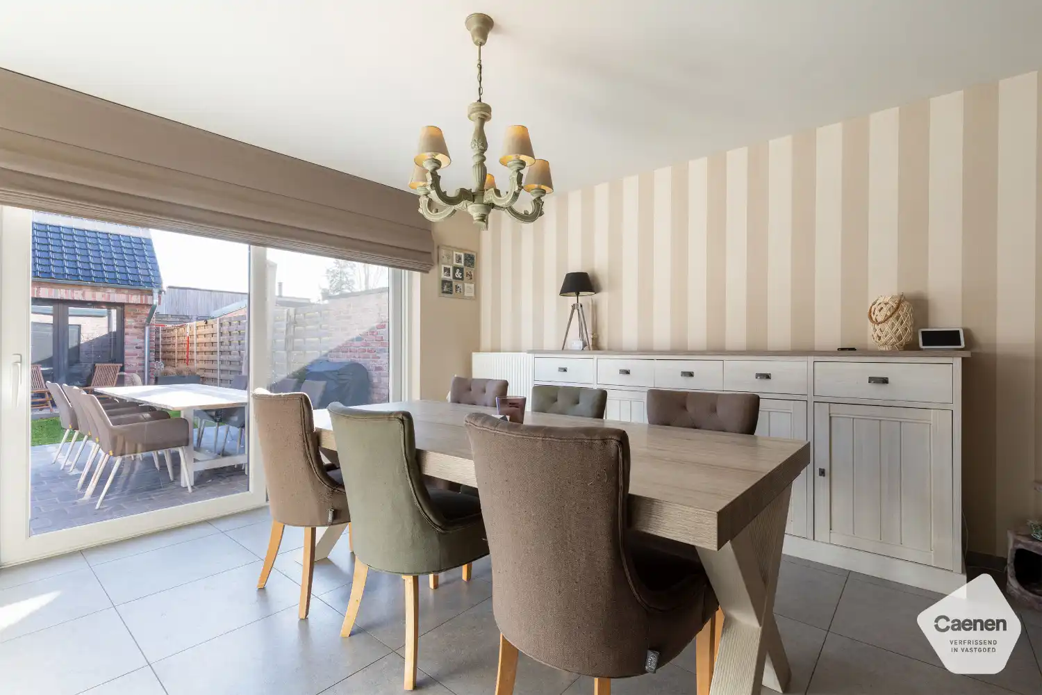 Recente en energiezuinige woning (2013) met 3 slaapkamers, inpandige garage en een uniek bijgebouw! foto 2