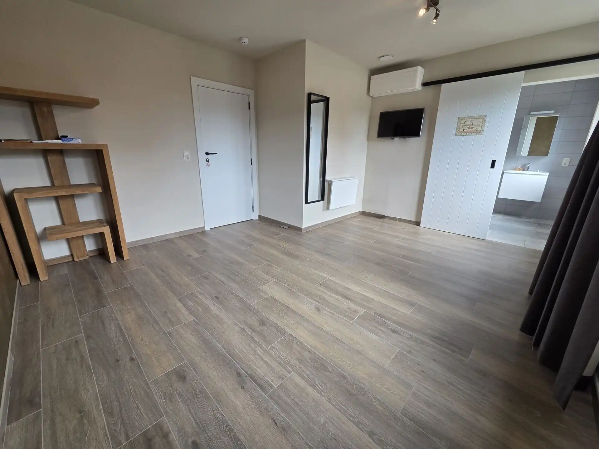 Prachtige nieuwbouw BEN-woning met 5 slpk, 3 badkm en verzorgde tuin. Uitermate rustig gelegen. foto 11