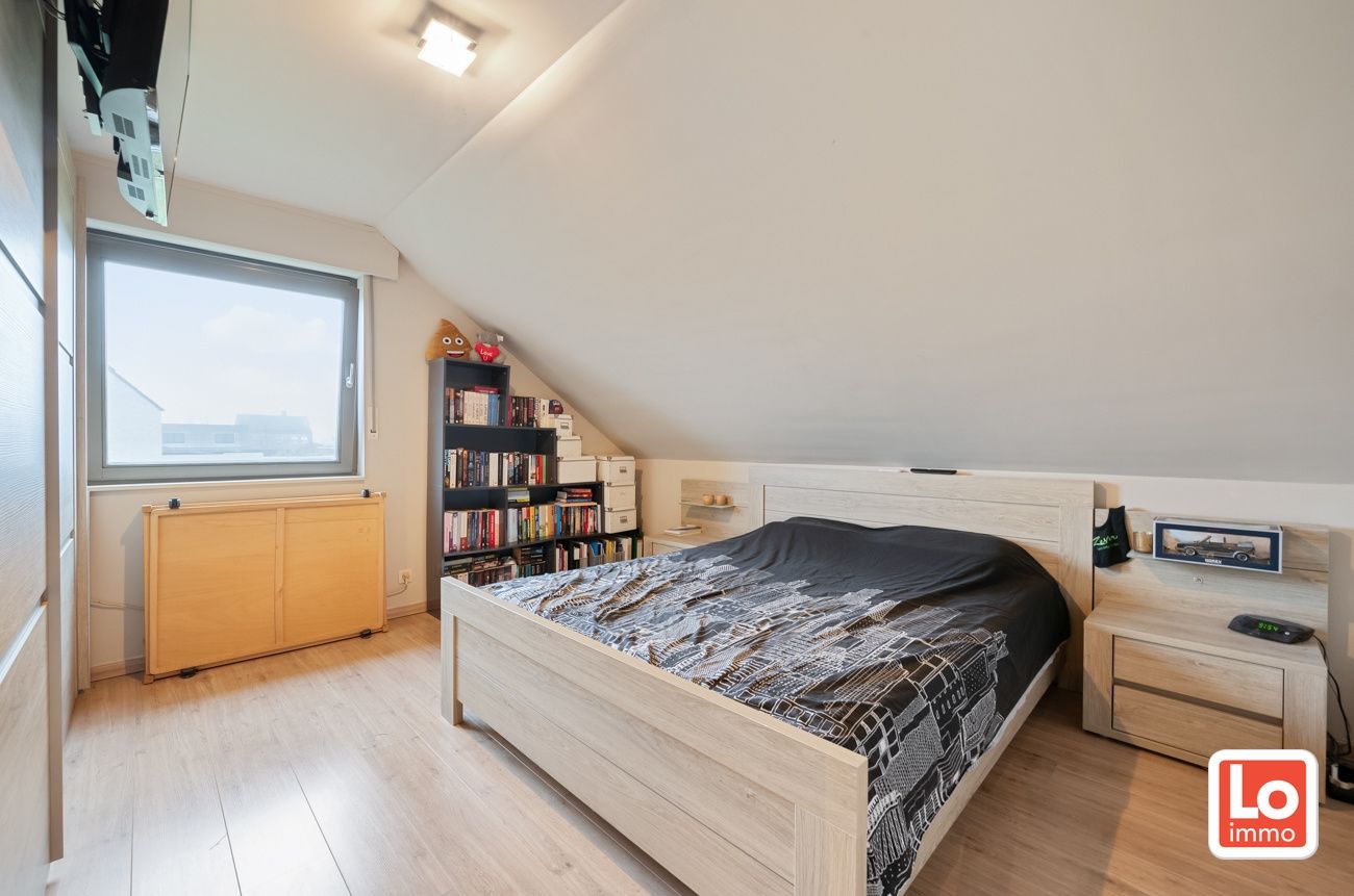 VERKOCHT!! Instapklare halfopen woning met afzonderlijke garage op toplocatie in hartje Lochristi! foto 11