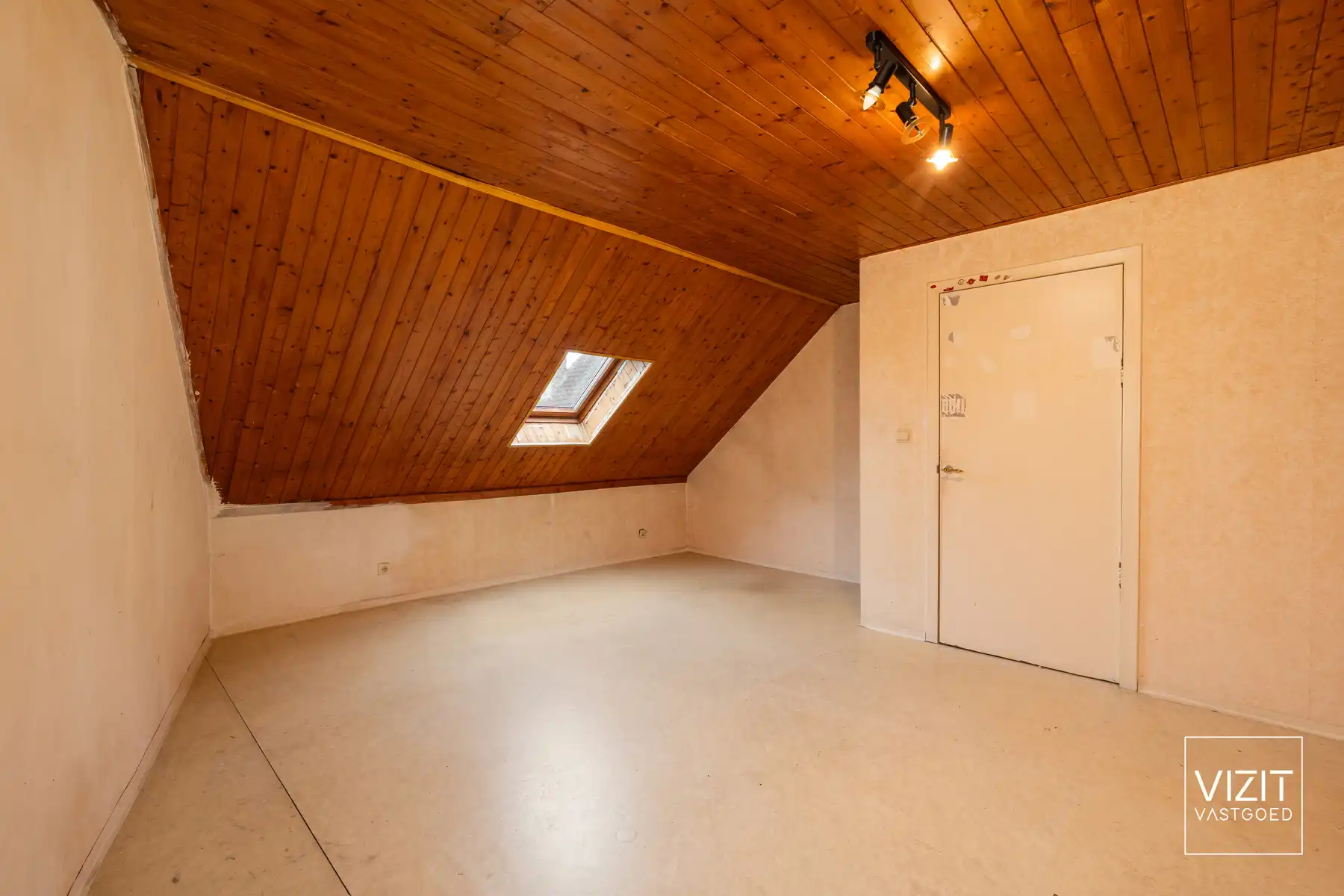 Rustig gelegen halfopen woning met tuin in Meerbeke foto 12