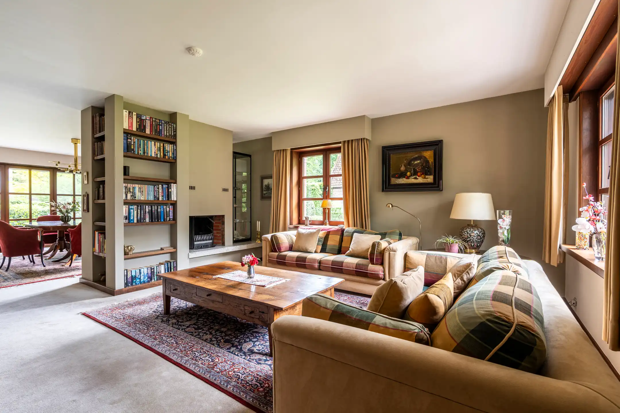 Ruime gezinswoning op prachtig perceel van ca. 1.972 m² foto 8