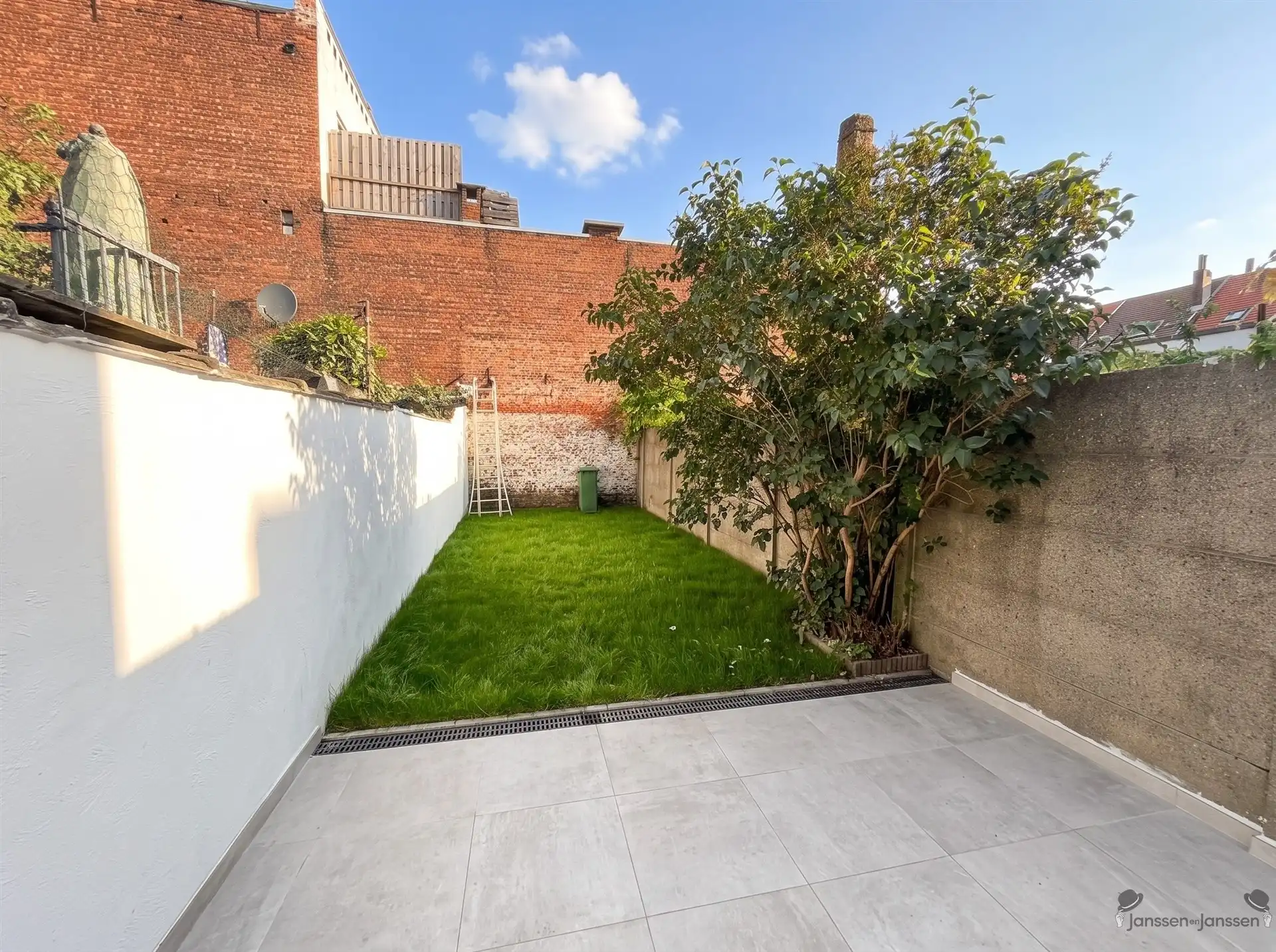 gerenoveerde woning met tuin foto 11