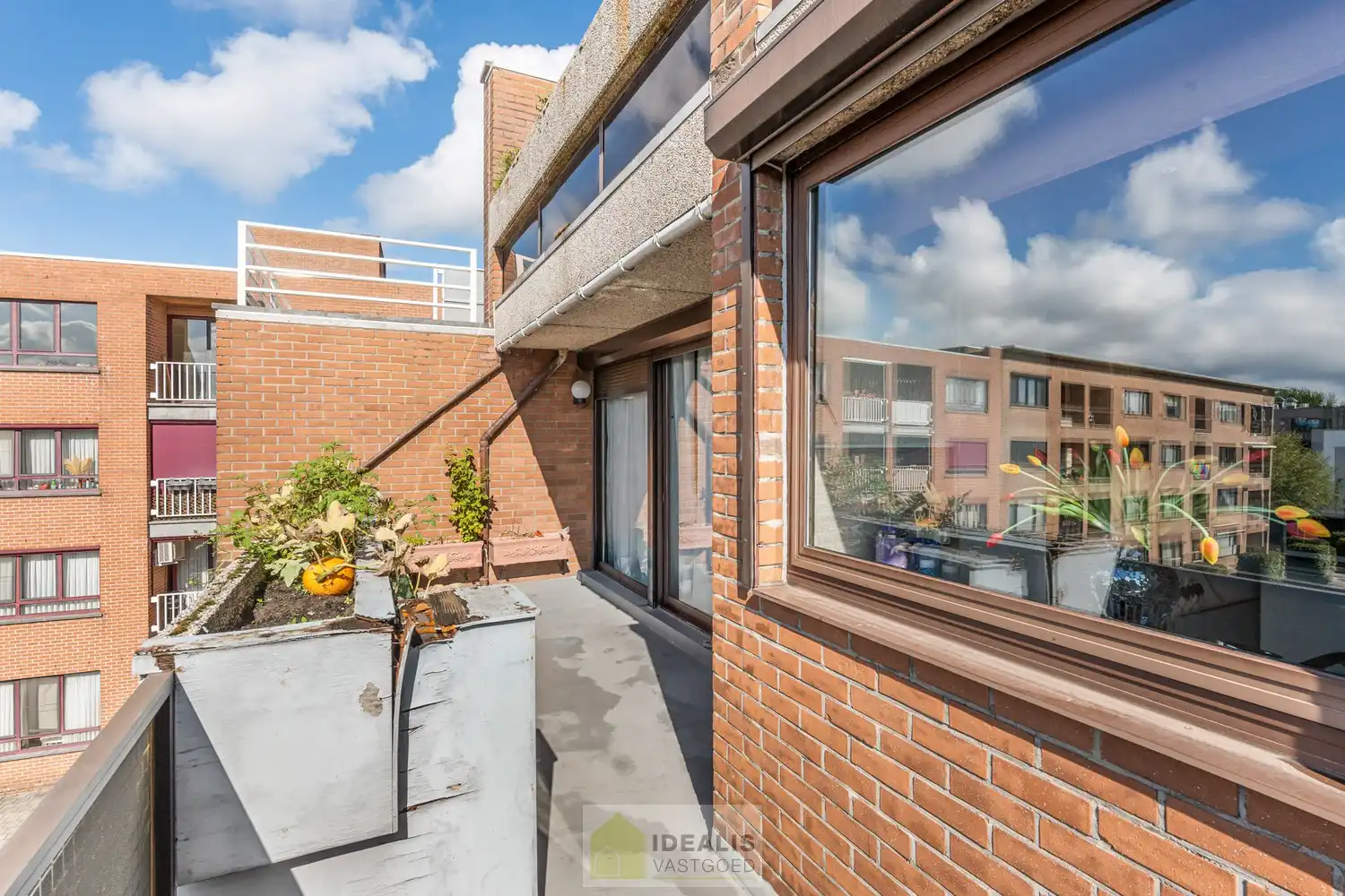 IDEALIS VASTGOED – CENTRAAL, DOCH ZEER RUSTIG GELEGEN 3-SLPKMR APPARTEMENT IN HET CENTRUM VAN HEPPEN (LEOPOLDSBURG)! – Correct onderhouden appartement van ca. 100m² op de tweede verdieping met een aangename leefruimte met aansluitend keuken, 3 slaapkamers, bergruimte en badkamer. Het appartement beschikt tevens over een privatieve kelder en aparte garagebox. Geschikt voor zij die zoeken naar betaalbaar wonen in het centrum van Heppen. foto 19