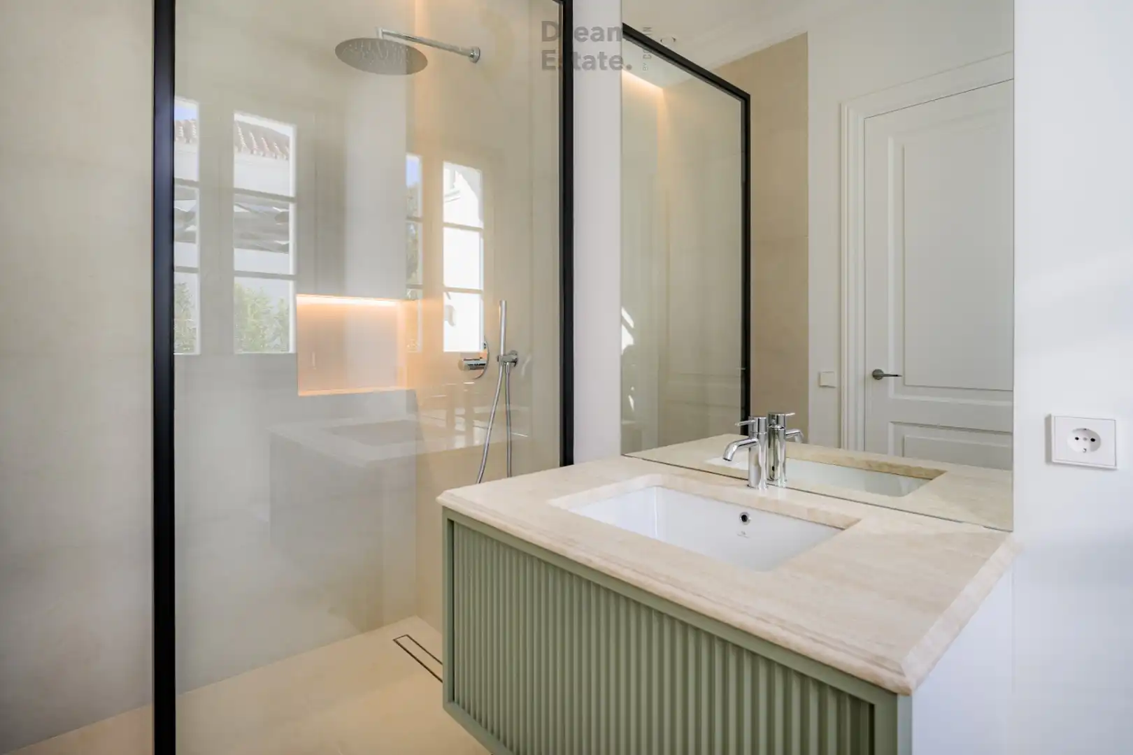 Prachtige villa met Franse provençaalse architectuur te Nueva Andalucia. foto 12