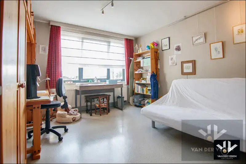 Energiezuinige, instapklare en ruime praktijkwoning met ideale ligging, tal van mogelijkheden en dubbele garage foto 20