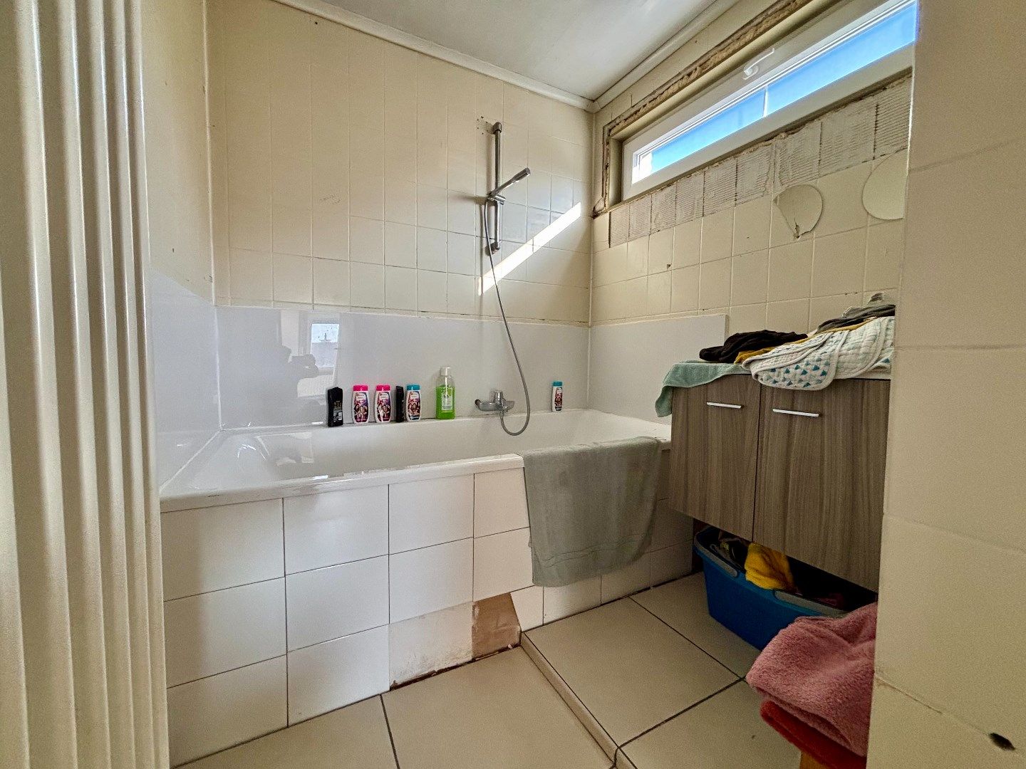 WONING MET INPANDIGE GARAGE, 3SLPKS, GUNSTIG EPC EN ACHTERUITWEG VOOR FIETSEN foto 8