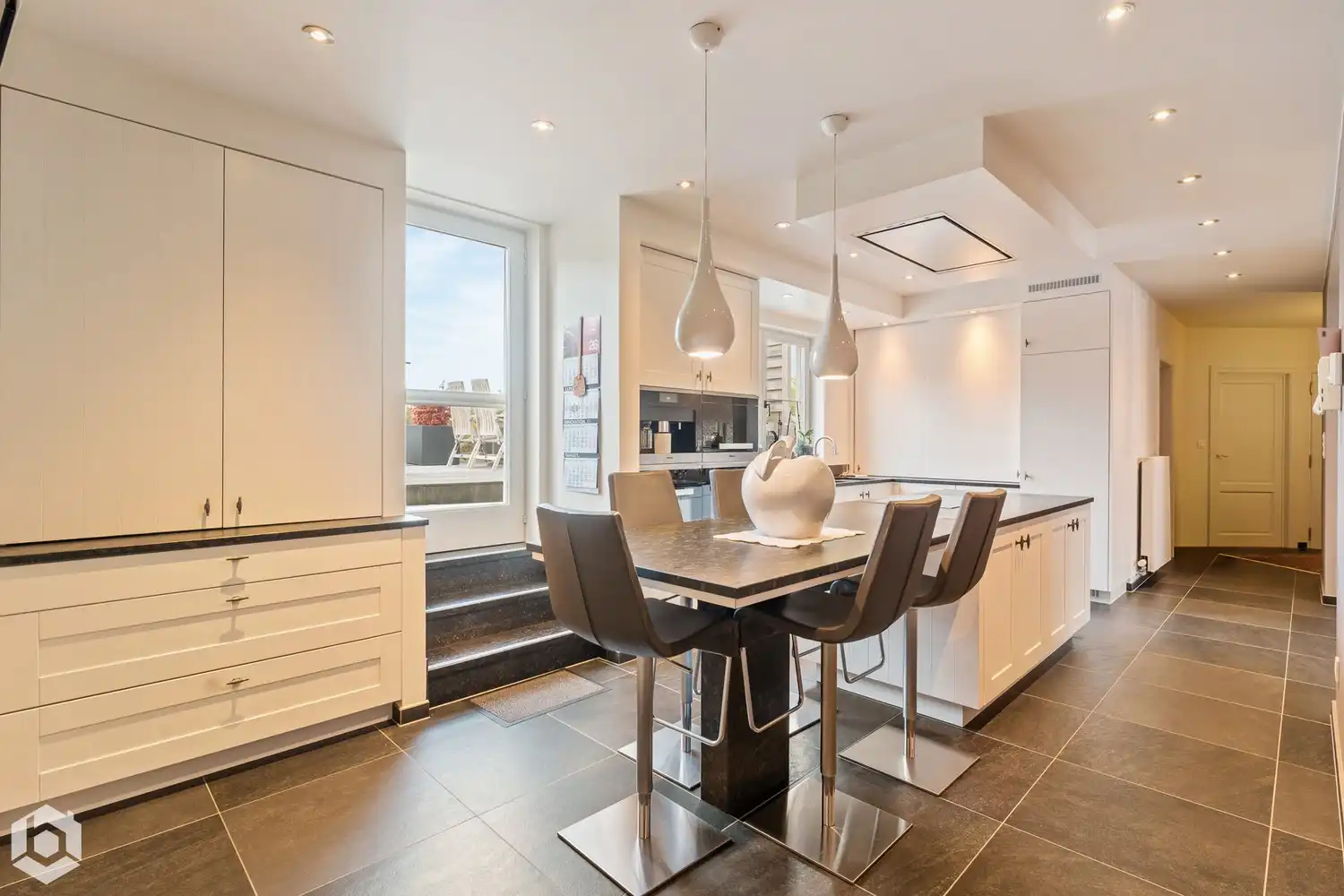 Commercieel pand met ruim appartement op toplocatie in Sint-Katelijne-Waver foto 14