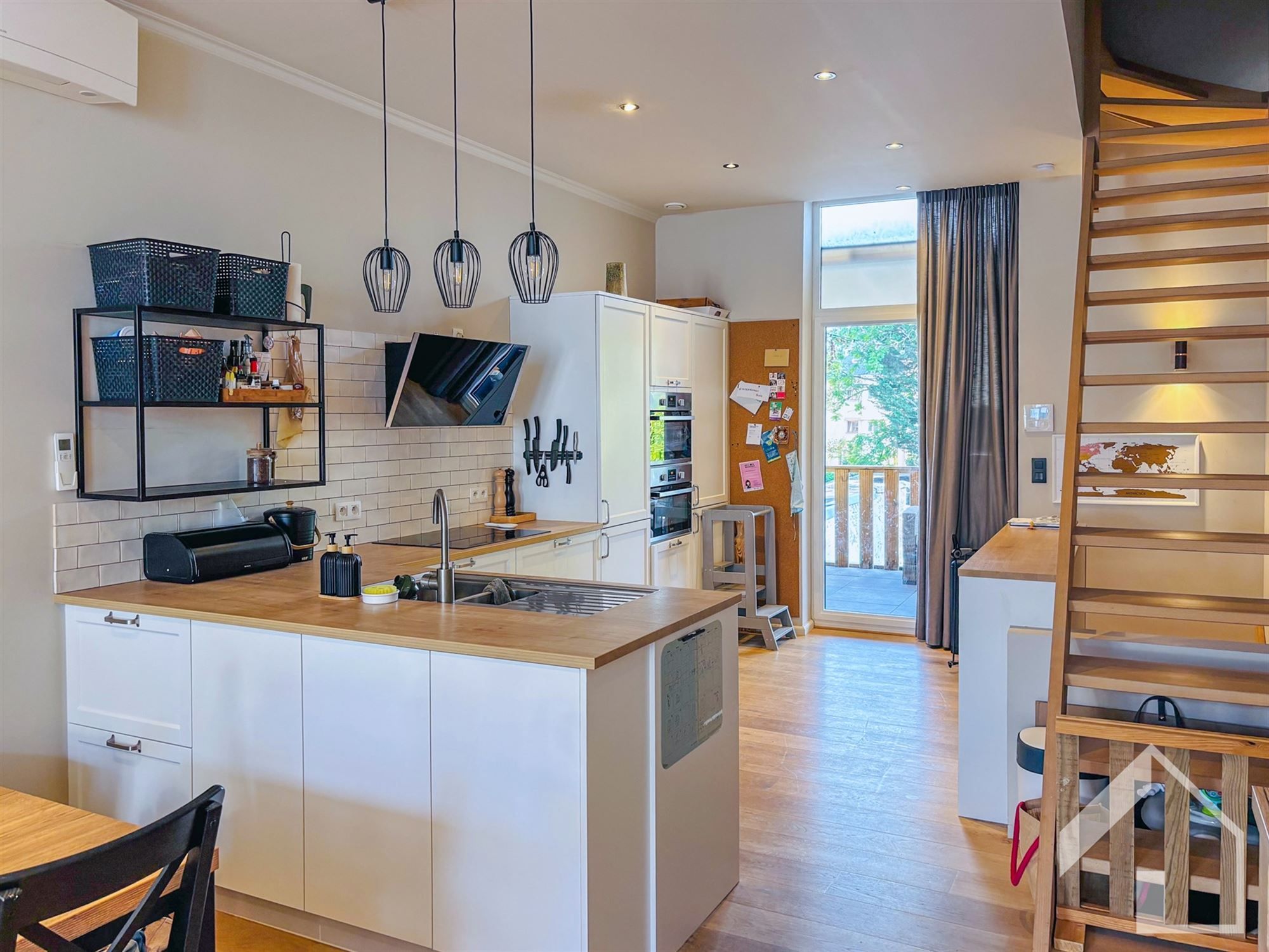 Instapklare woning met handelspand! foto 10