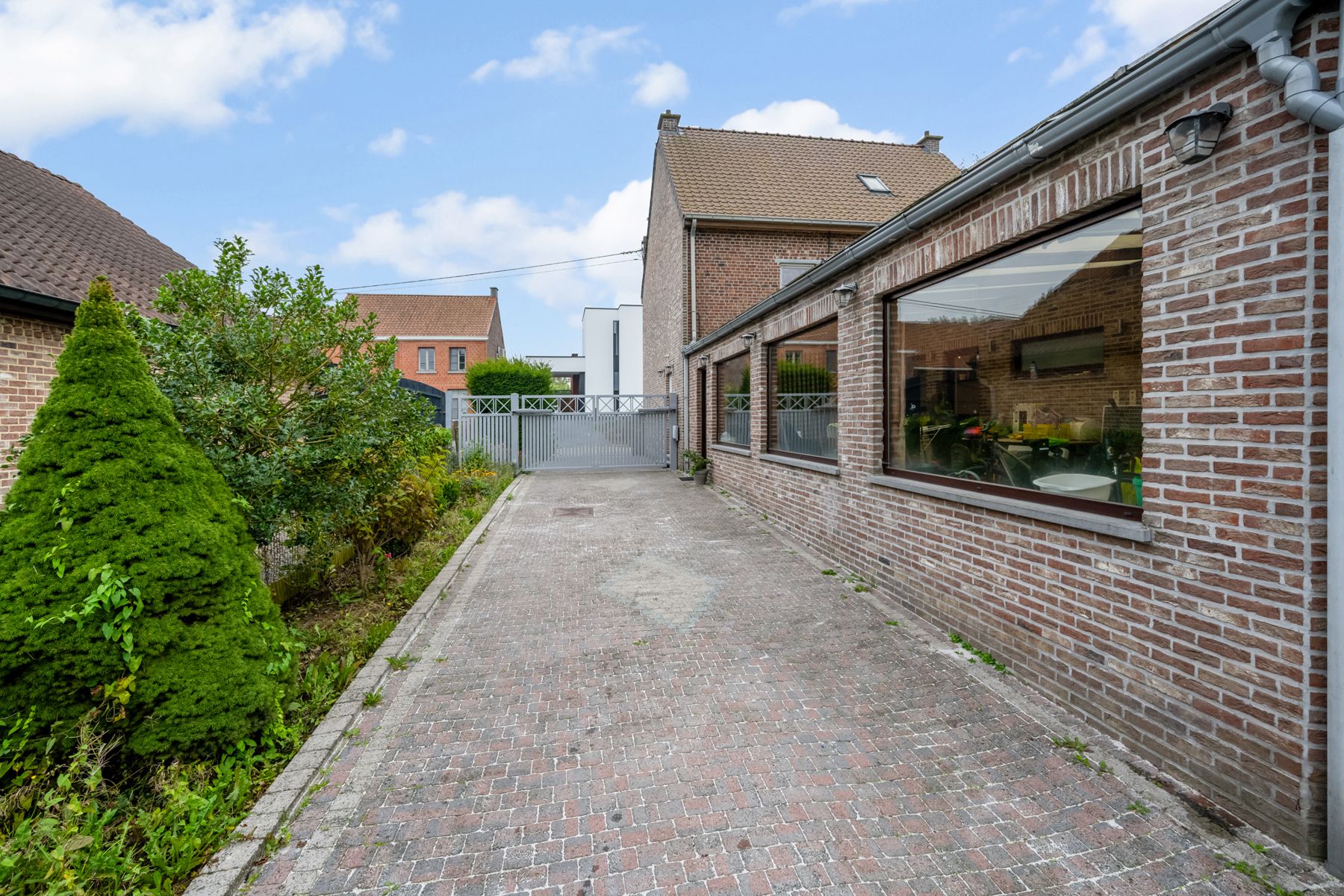 Instapklare gerenoveerde woning met 4 slpks + tuin foto 18