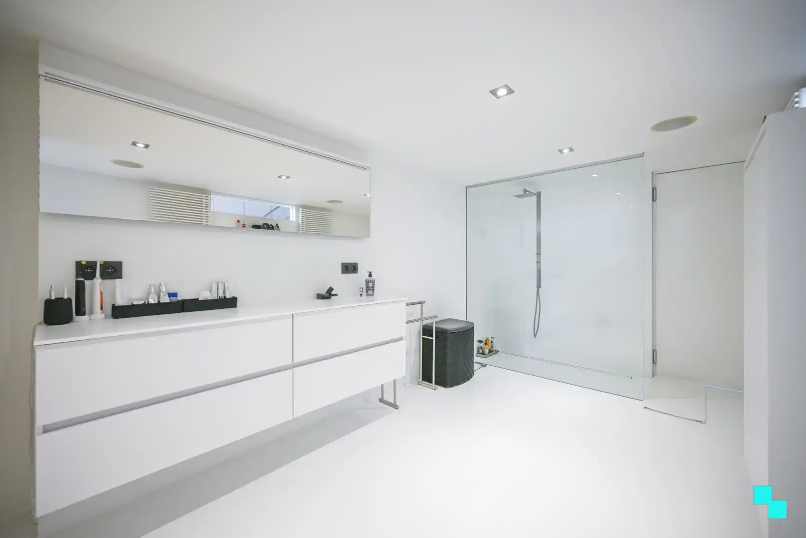 Exclusieve loft langs het water in Kortrijk! foto 13