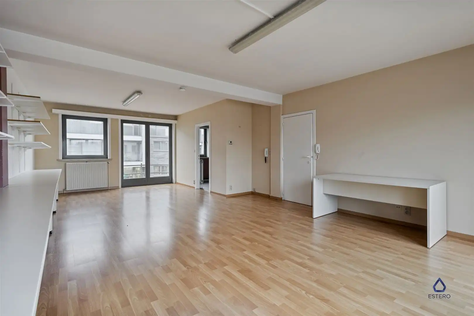 Ruime handelswoning met 3 slaapkamers foto 12