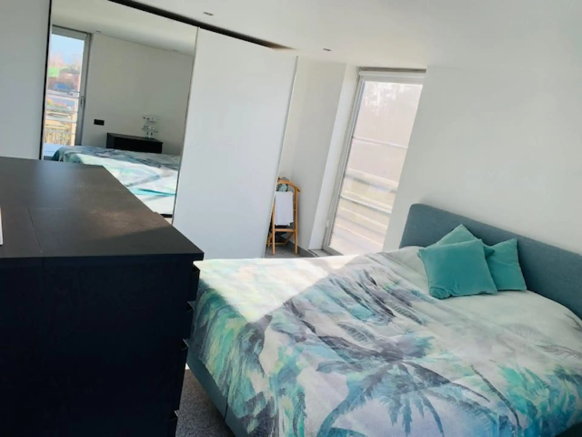 Moderne halfopen woning met 3 slaapkamers foto 16