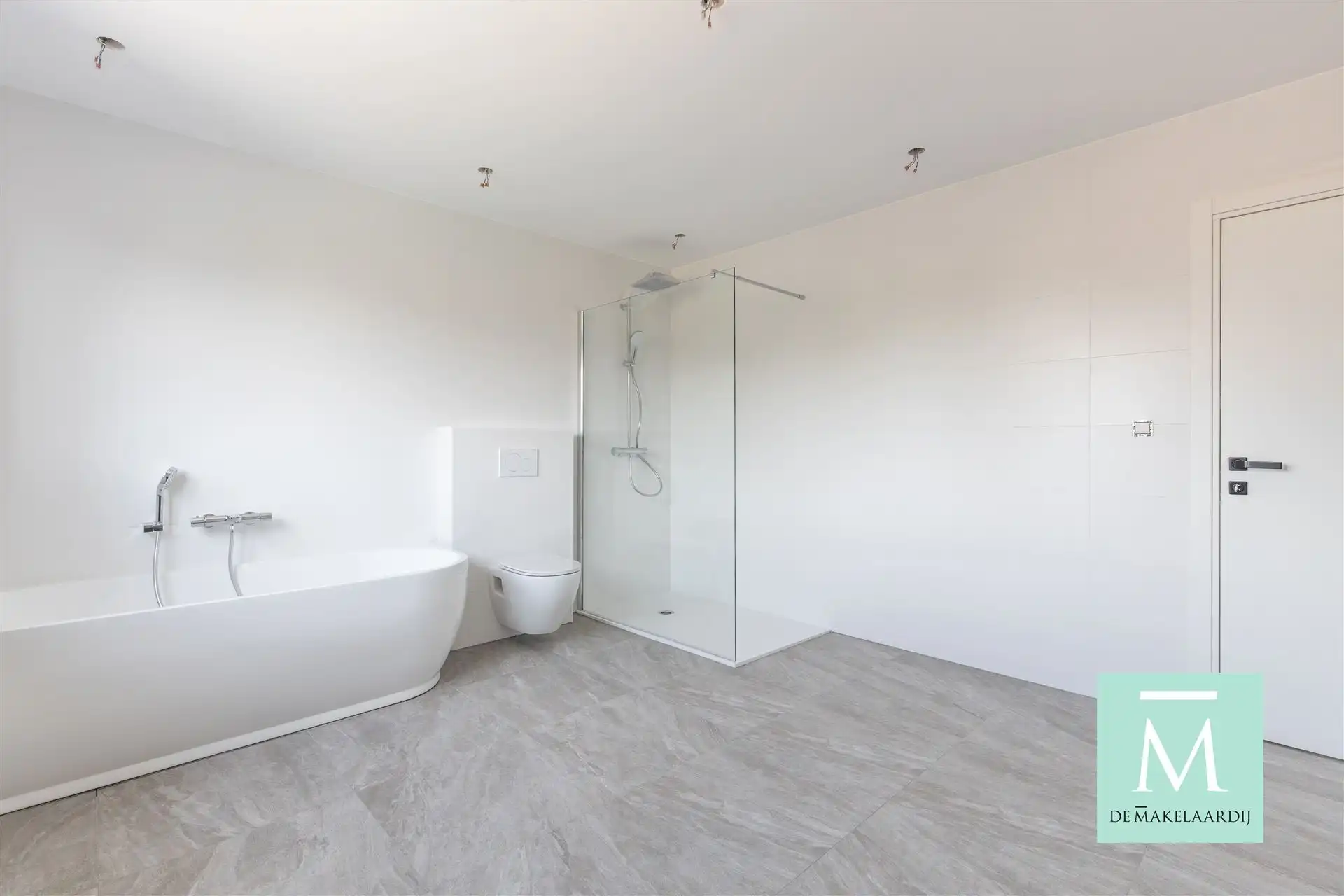 Zeer ruime nieuwbouwwoning met 5 slaapkamers en tuin foto 18