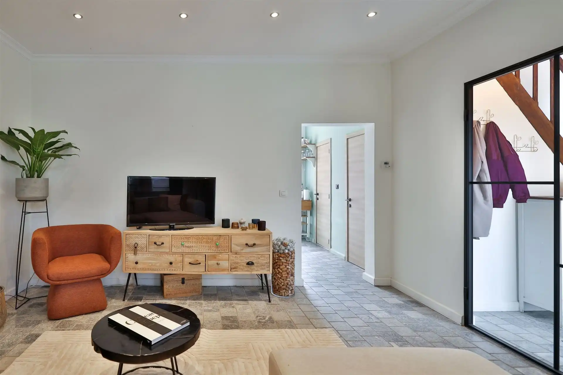 Zeer charmante half open woning in gegeerde wijk foto 3
