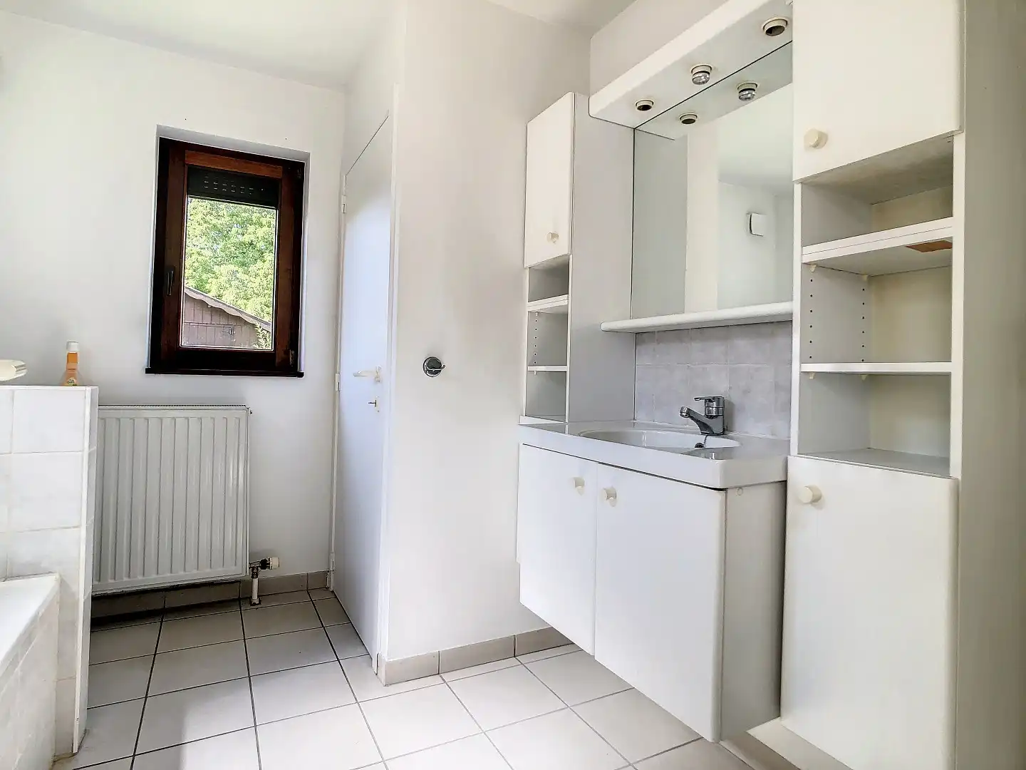 Centraal gelegen woning met twee ruime slaapkamers, zonnige tuin en droge kelder - EPC 252 kWh/m² - bewoonbare oppervlakte van 143 m² foto 8