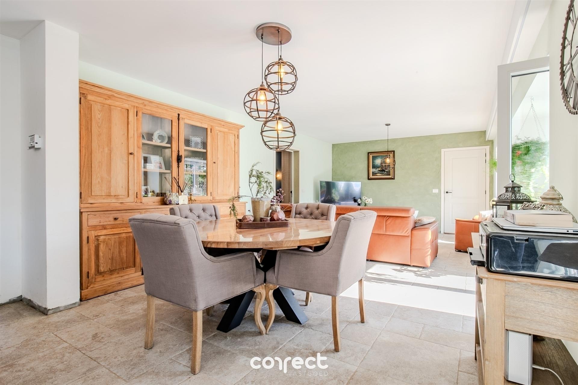 Mooi gerenoveerde woning met 2 slaapkamers, mogelijkheid tot 4 slaapkamers, op een grondoppervlakte van 643 m². foto 5