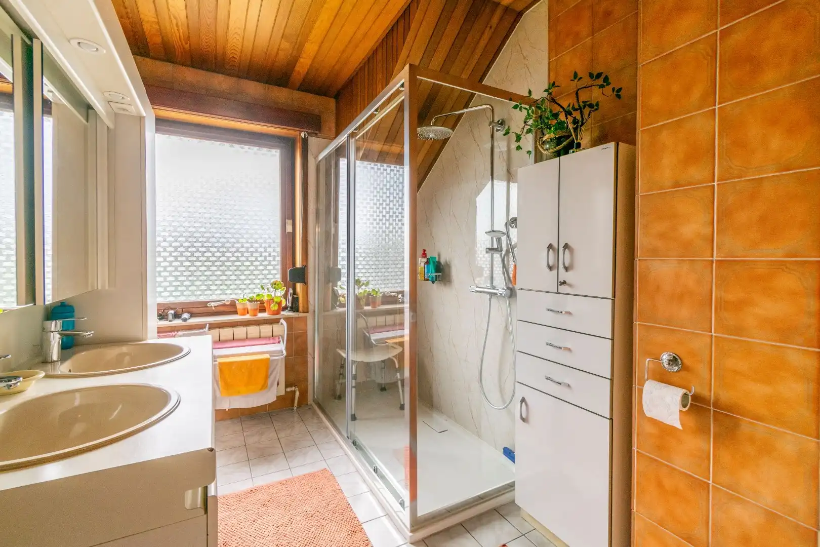 Een perfect onderhouden, degelijke bel-étage te Lot! foto 21