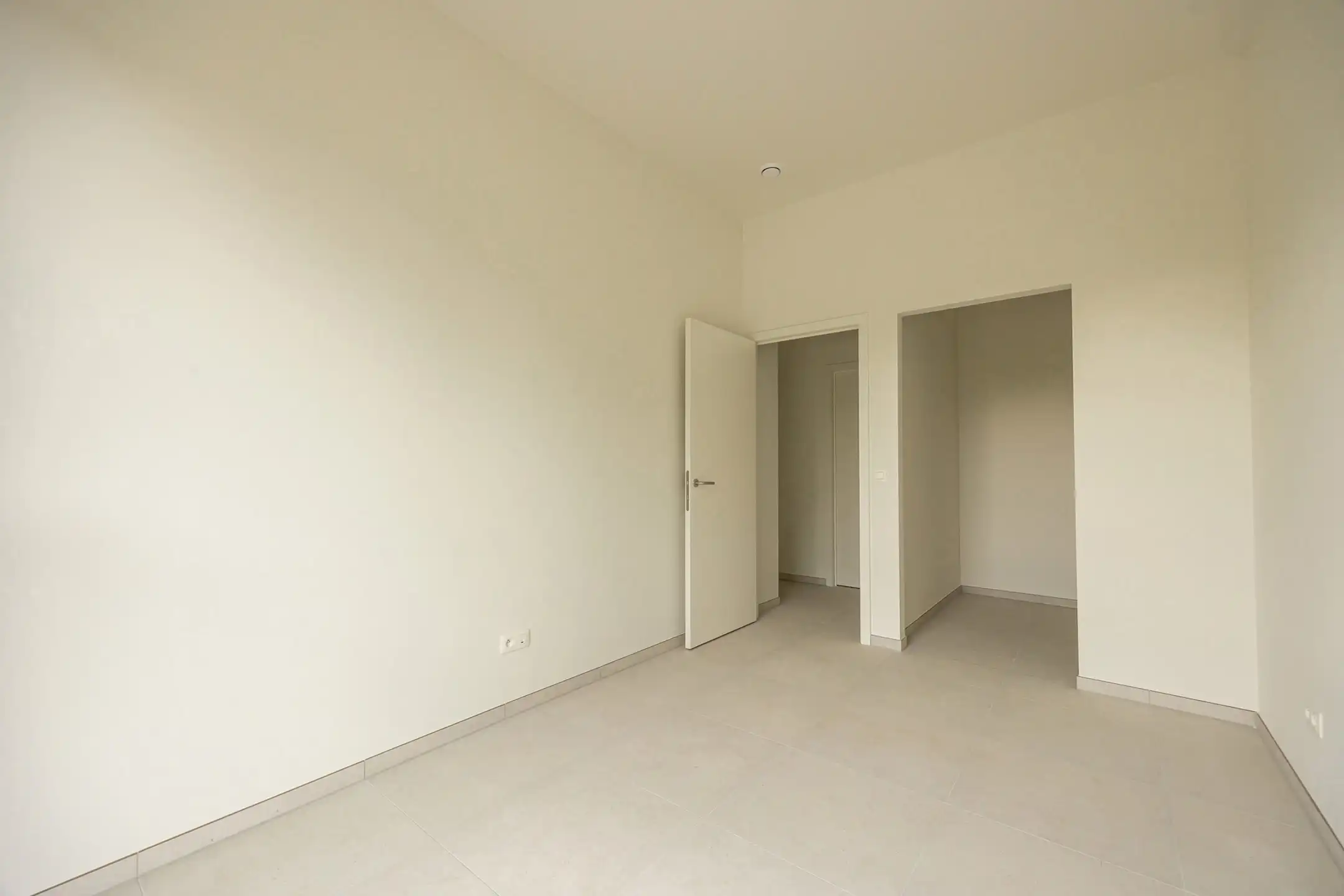 Ruim gelijkvloers nieuwbouwappartement met 3 slaapkamers foto 11