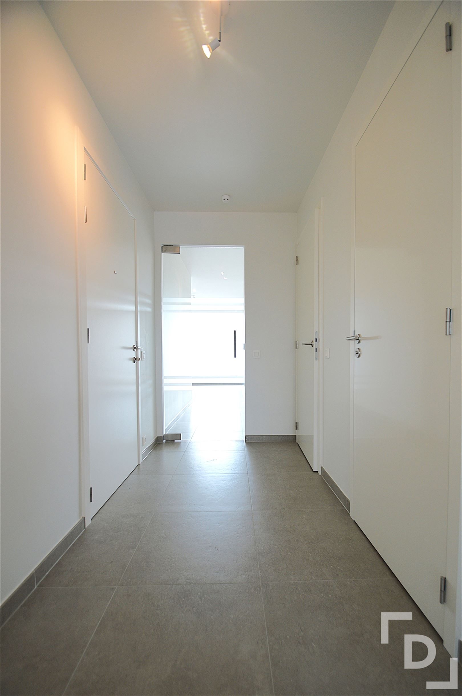 Nieuwbouwappartement met carport te huur te Ieper foto 8