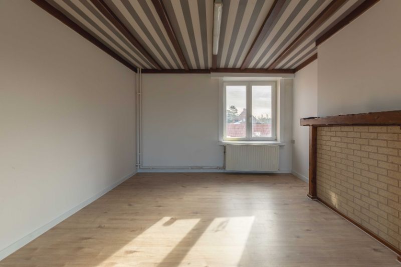 Roeselare-Rumbeke. Duplexappartement  met 2 slaapkamers van 80 m² met aparte ingang en parkeerplaatsen. Recent vernieuwd. Ideale investering of starter. foto 5