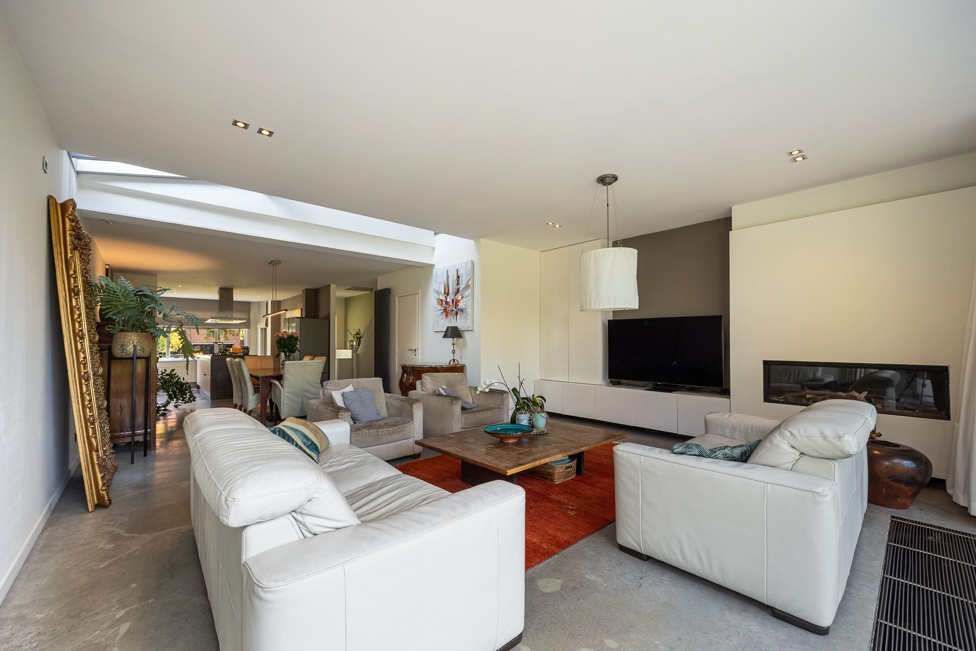 Volledig gerenoveerde gezinswoning met 5 slpks te Kontich foto 8