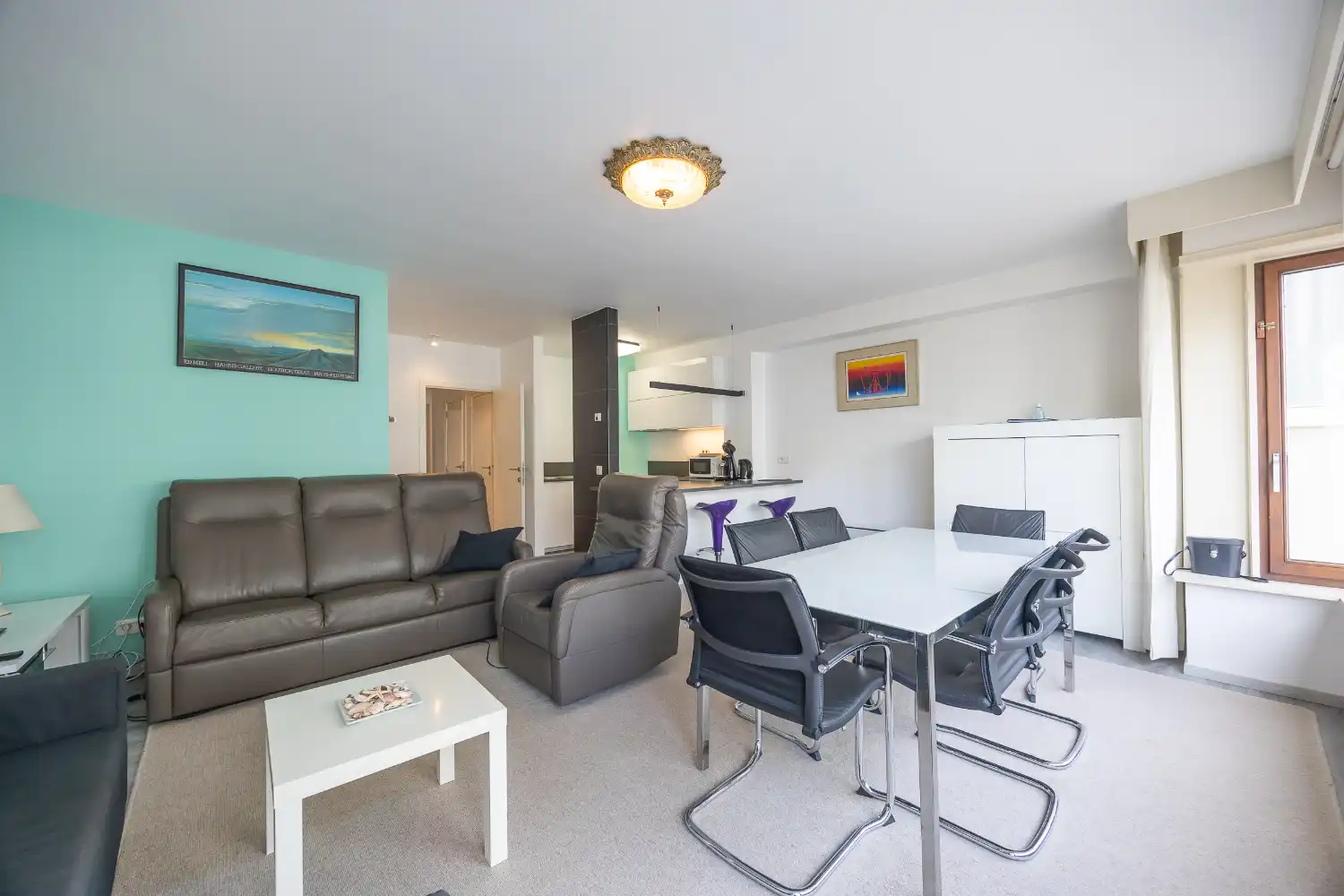 Instapklaar 2 slaapkamer-appartement met zijdelings zeezicht foto 4