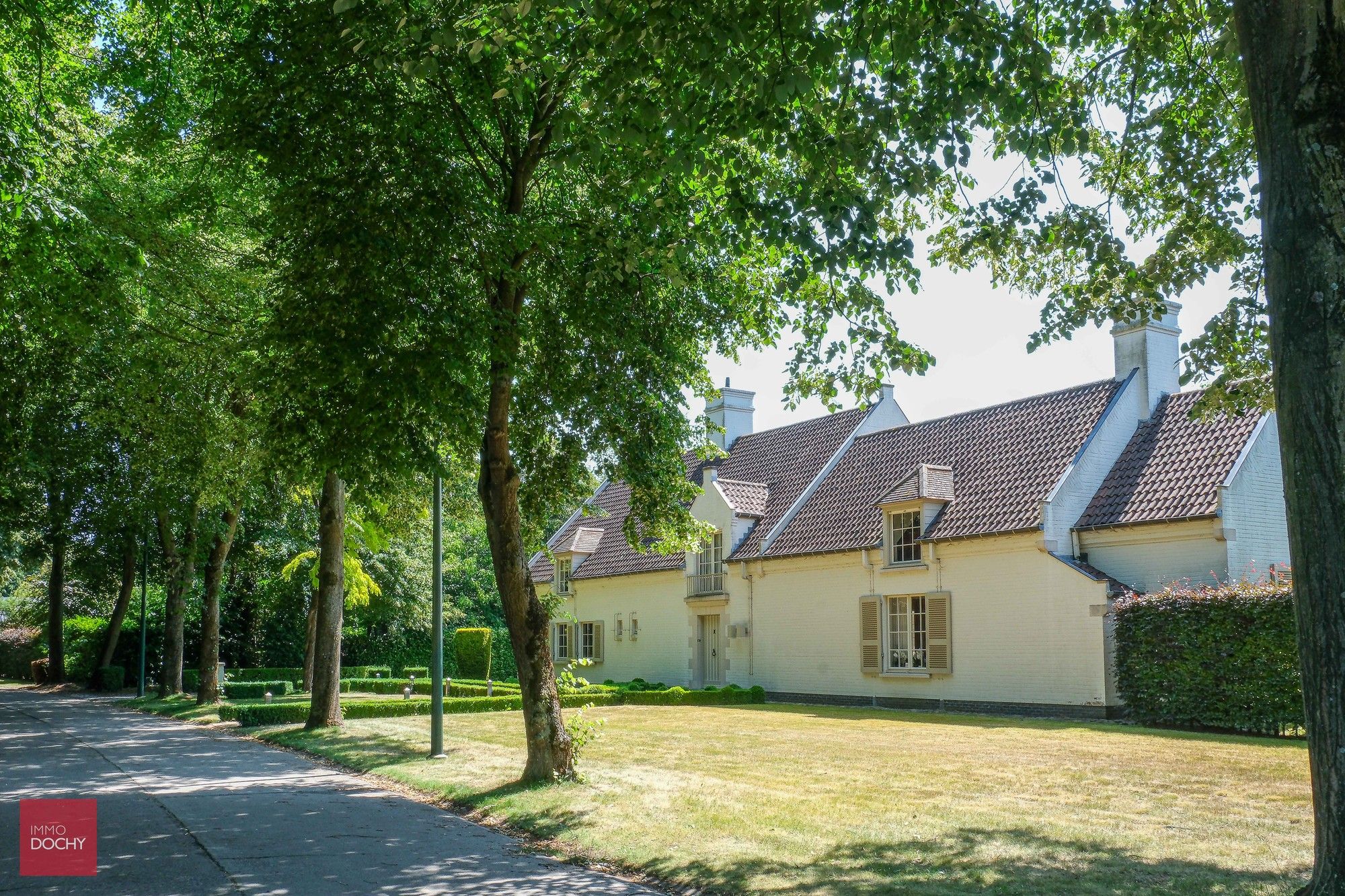 Residentieel en rustig gelegen villa (einde doodlopende straat) foto 10