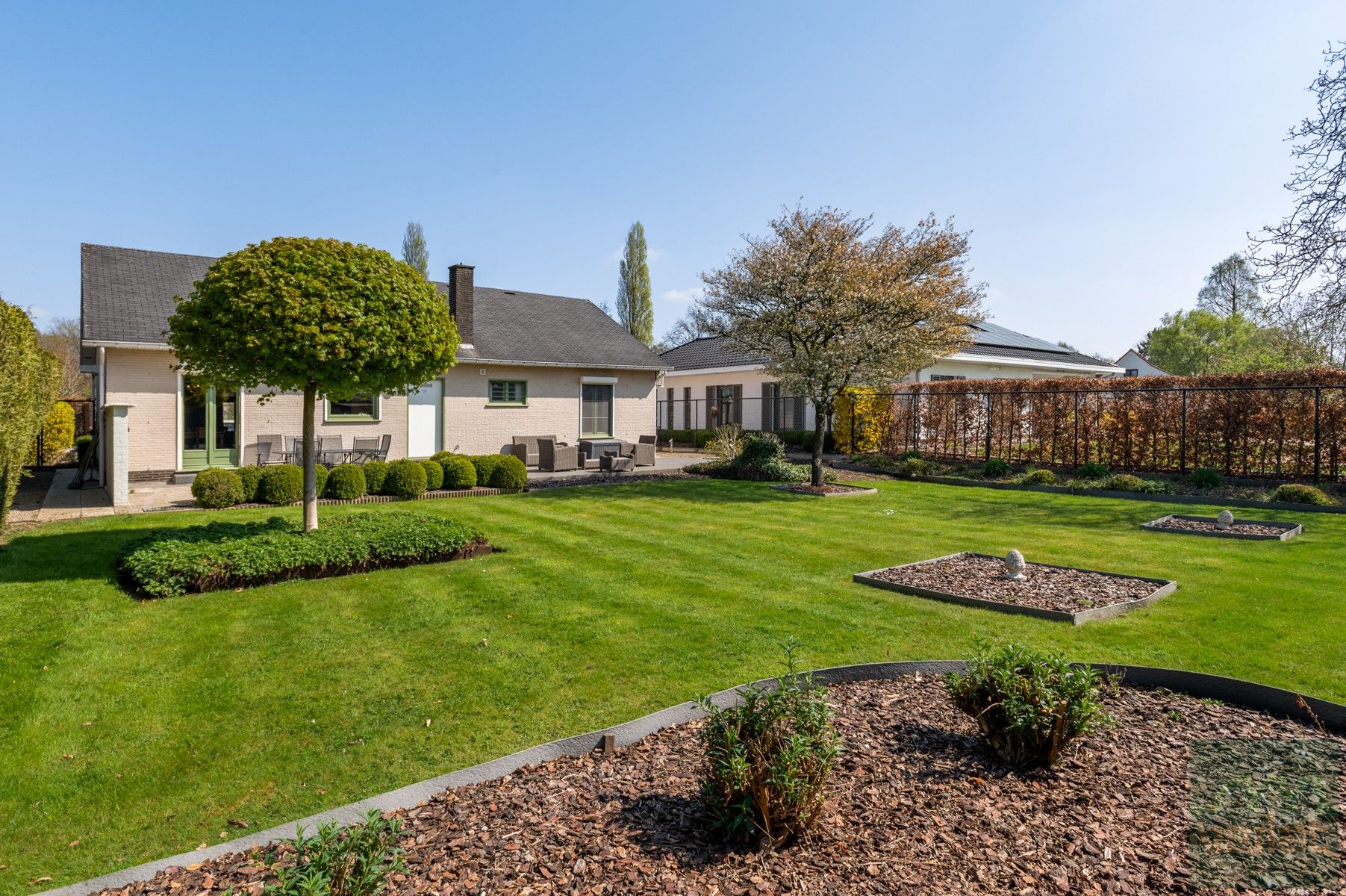 Uitstekend gelegen woning met westtuin foto 5
