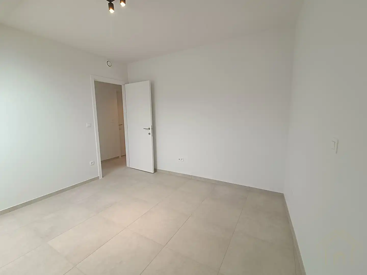 Instapklaar appartement met twee slaapkamers en garage, zuidgericht! foto 8