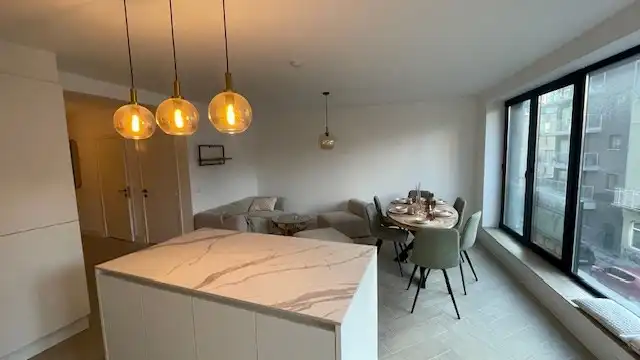Mooi gerenoveerd, goed gelegen appartement met terras en 2 slaapkamers in Oostende foto 4