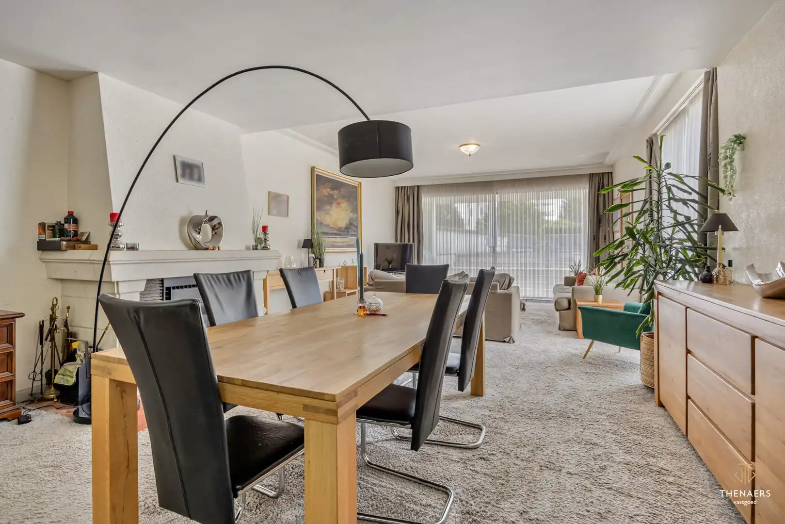 Statige woning met uitzonderlijk veel ruimte, karakter en mogelijkheden pal in het centrum van Sint-Truiden. foto 2