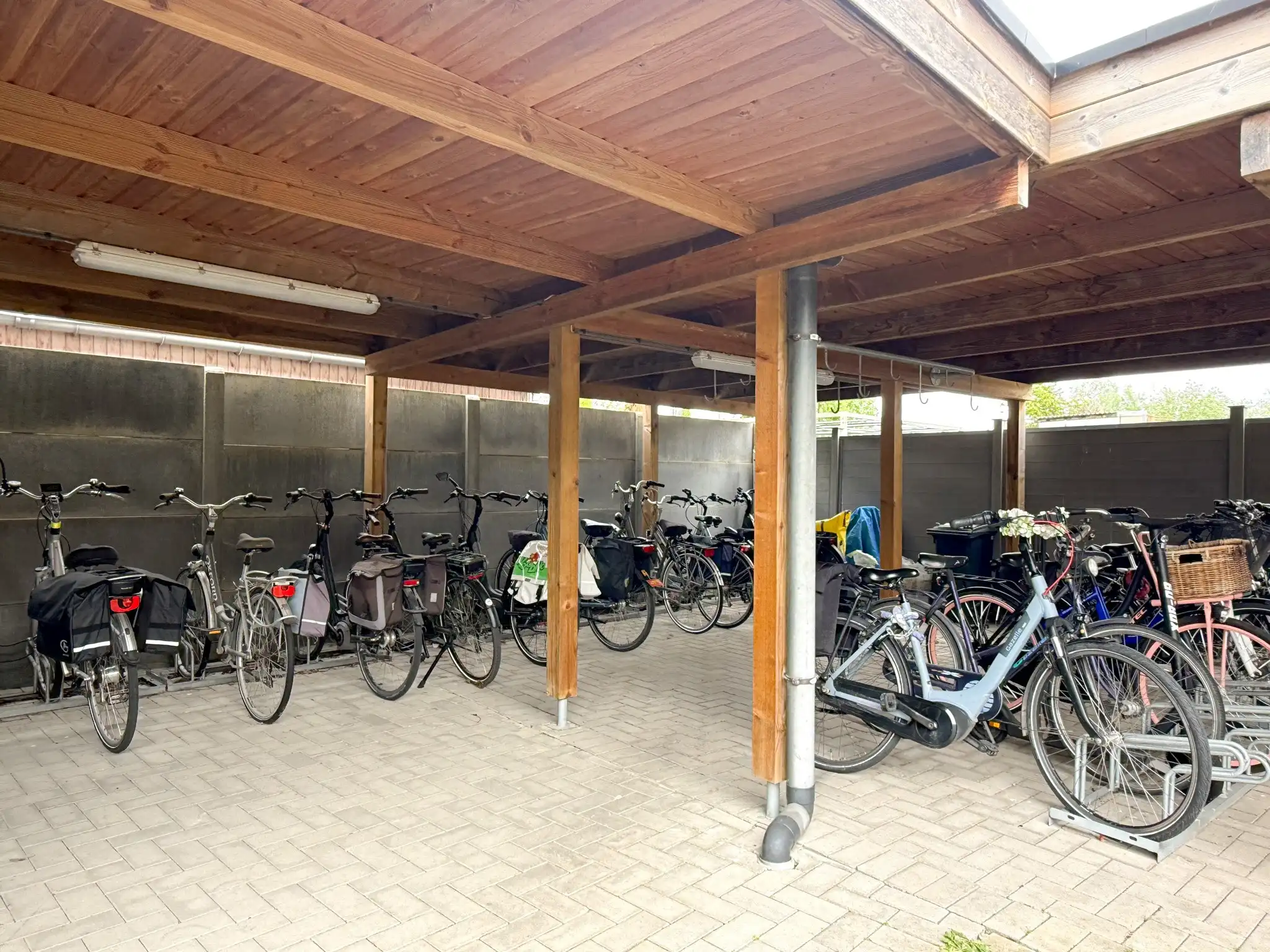 Gelijkvoers appartement met twee slaapkamers en tuin in het hartje van Beveren foto 14