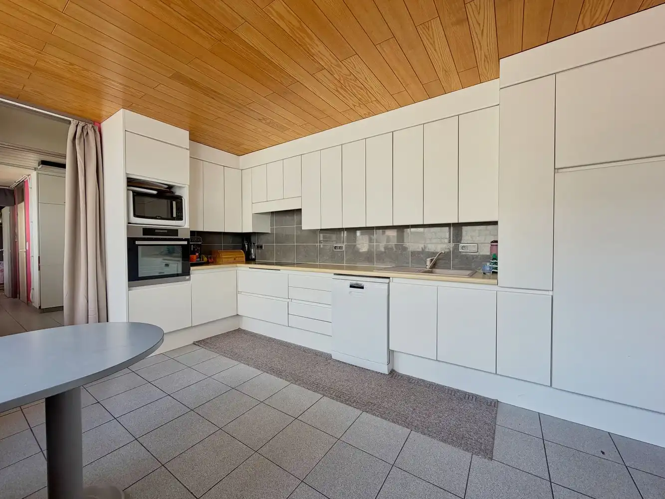 Heel ruime gezinswoning (6 slpks) met tuin + grote garage foto 7