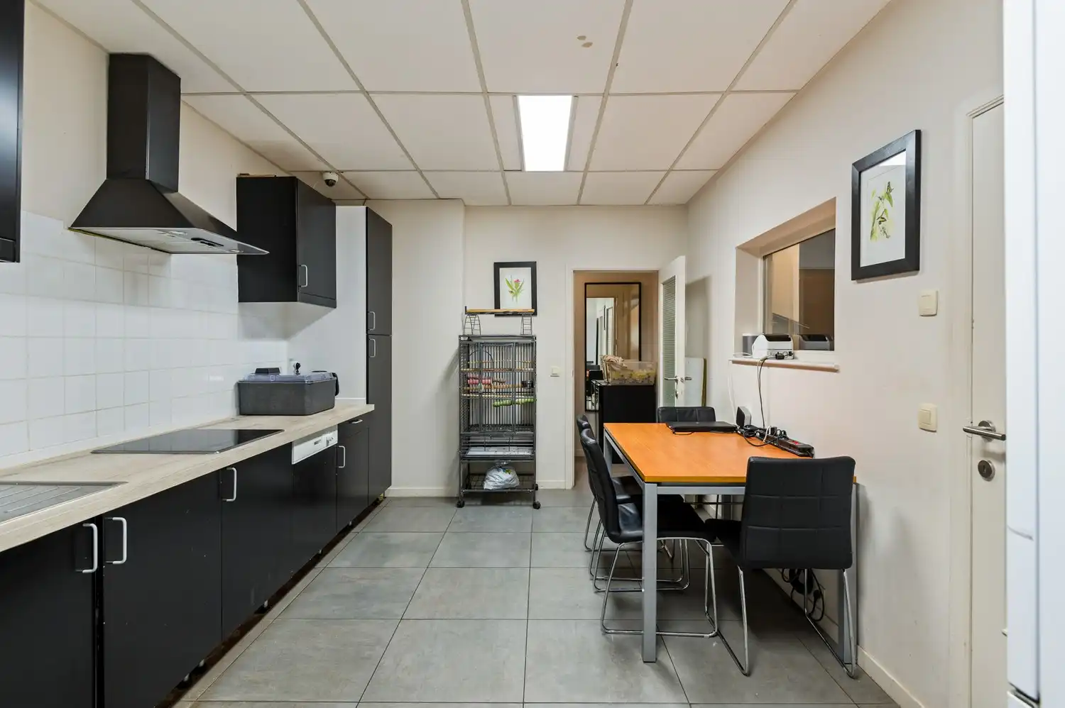 Ruim handelsgelijkvloers (208 m²) met brede etalage en buitenruimte (72 m²) in Kontich foto 12
