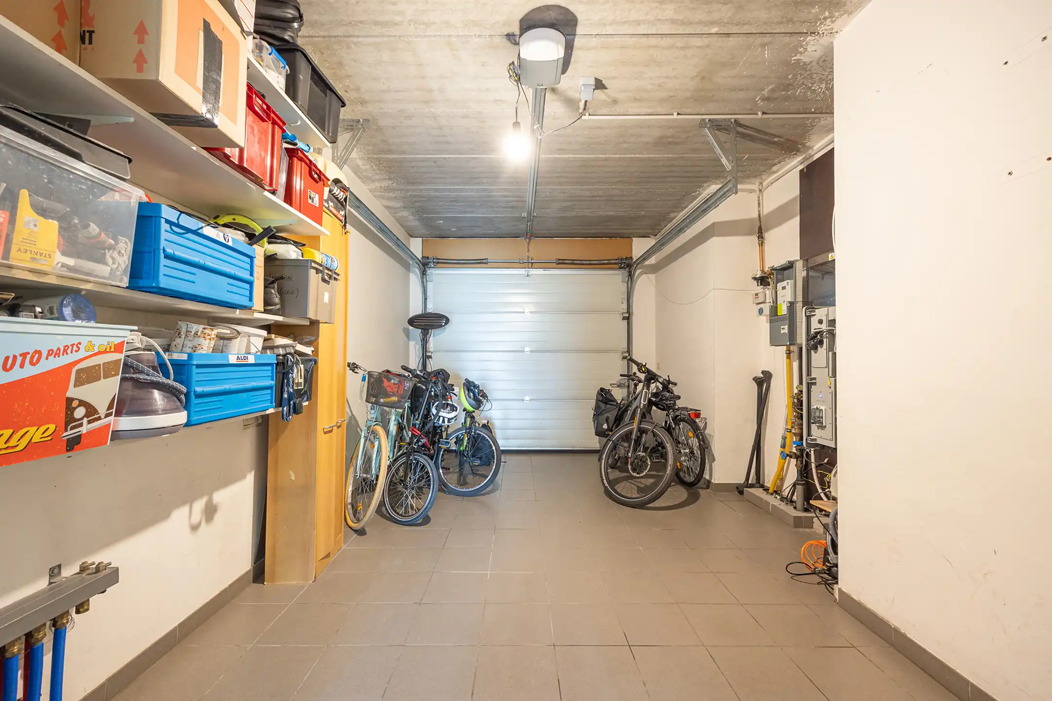 Instapklare recente HOB met 3 slaapkamers, tuin en garage foto 7
