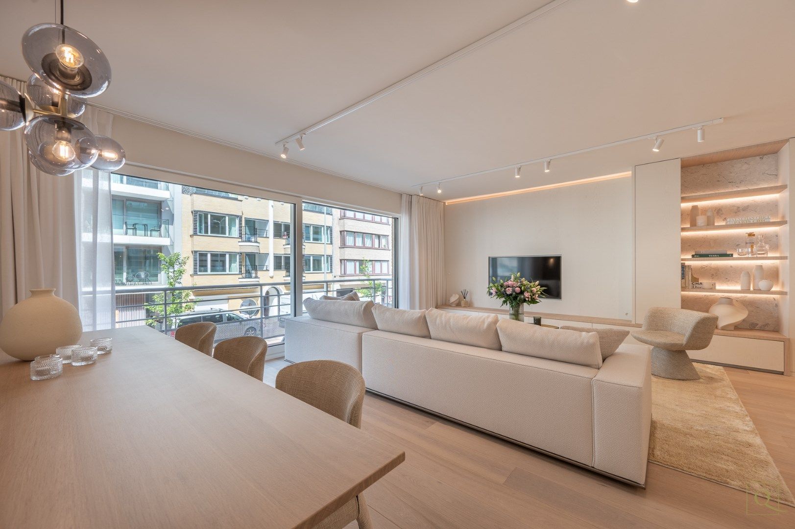 Luxueus afgewerkt appartement gelegen vlakbij het strand. Aankoop gelijkvloerse parking mogelijk. foto 3