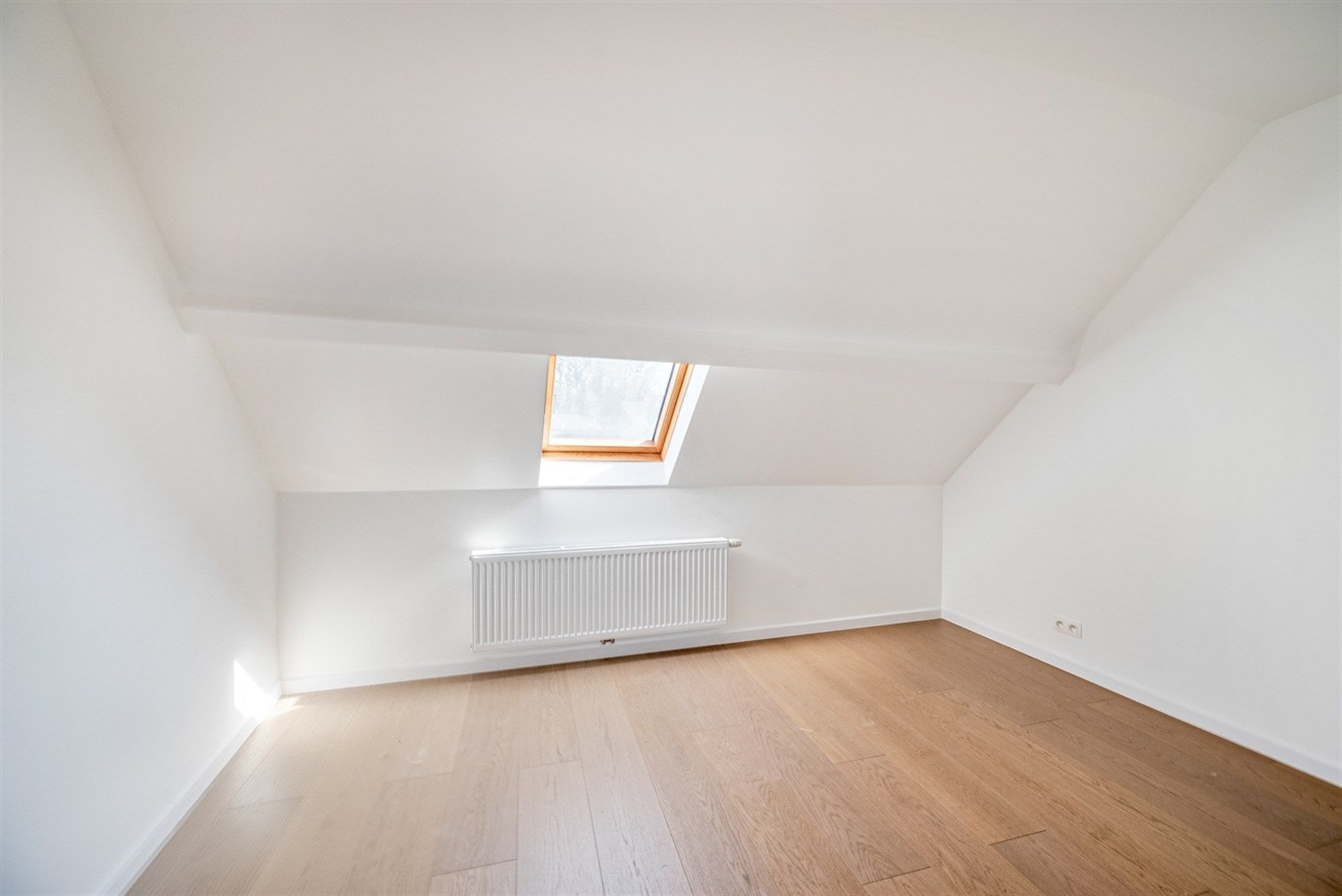 Volledig gerenoveerde woning met 4 mogelijke slaapkamers foto 13