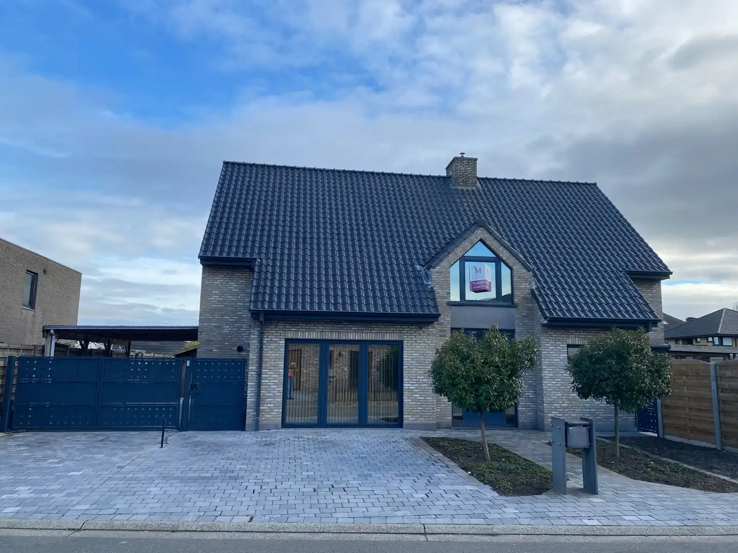 Ruime villa met tuin en zwembad op rustige ligging in Eeklo foto {{pictureIndex}}