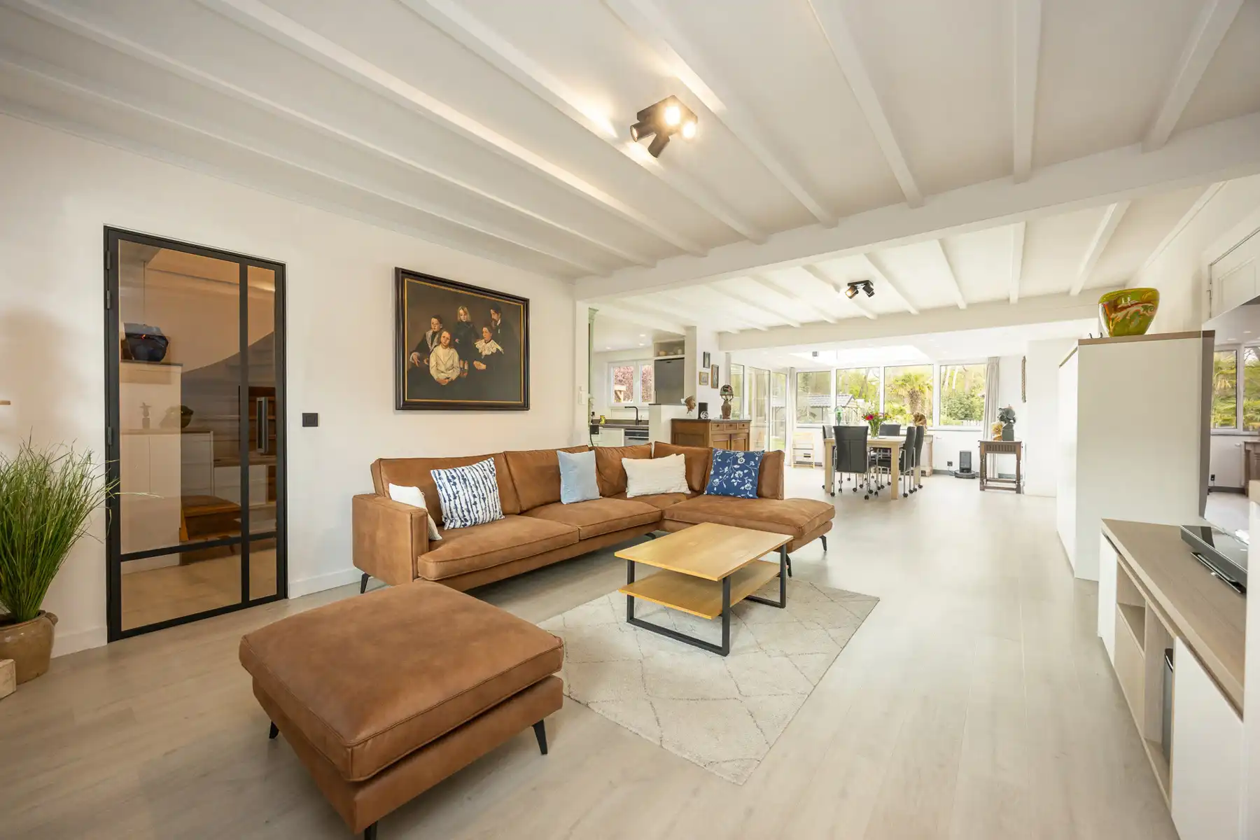 Instapklare woning gelegen in een doodlopende straat foto 3