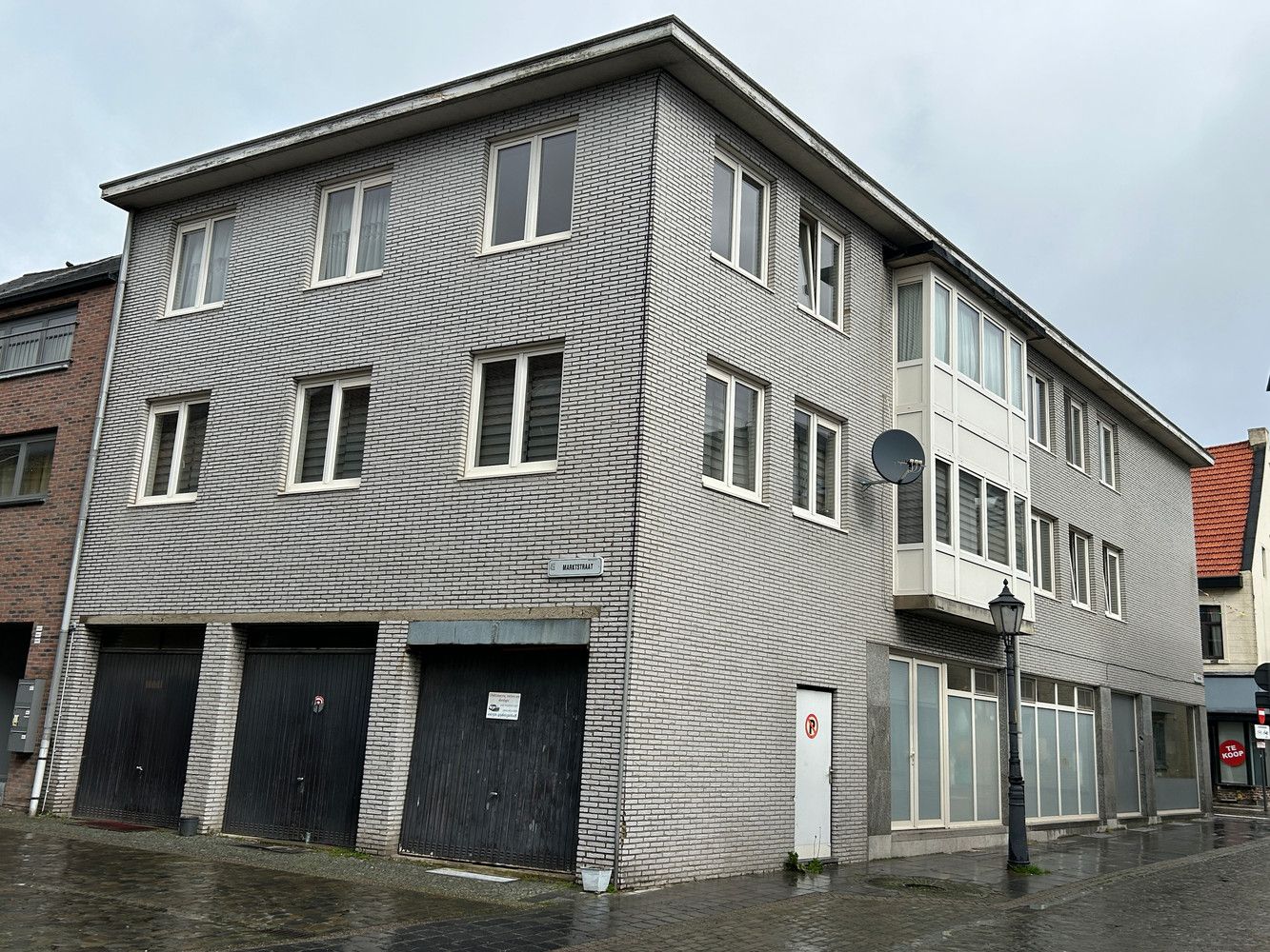 Building met handelsgelijkvloers, 4 appartementen, 3 garages en kelder foto 6