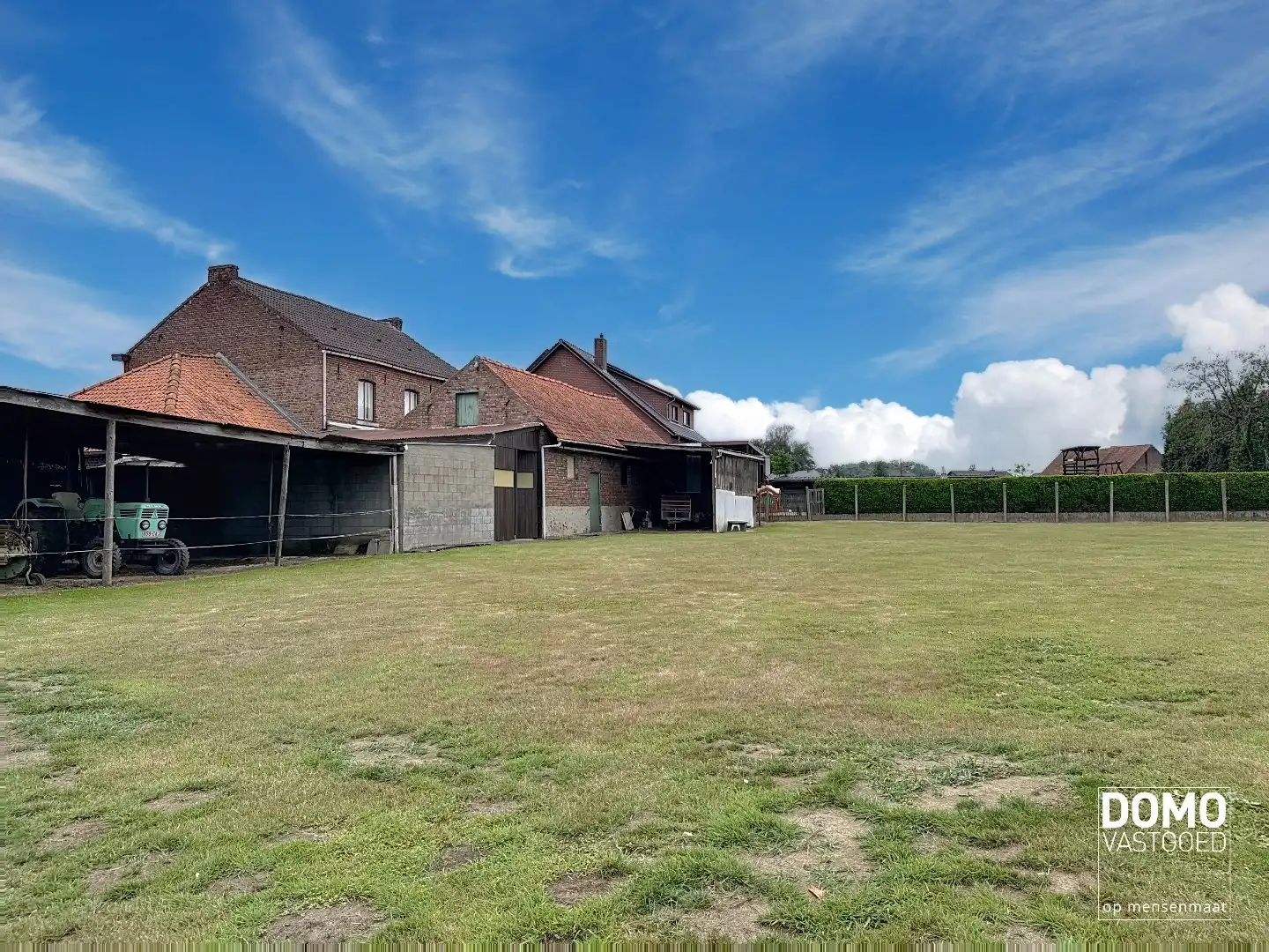 RUSTIG GELEGEN BOUWGROND MET EEN PRACHTIG GROEN UITZICHT TE WELLEN foto {{pictureIndex}}