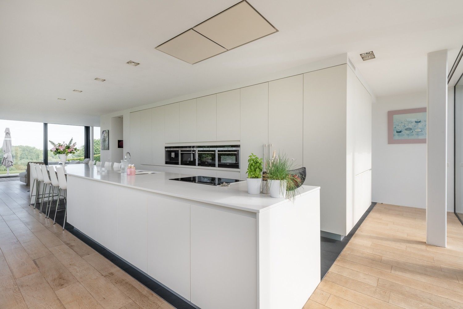 Moderne villa in een groene oase van rust foto 3
