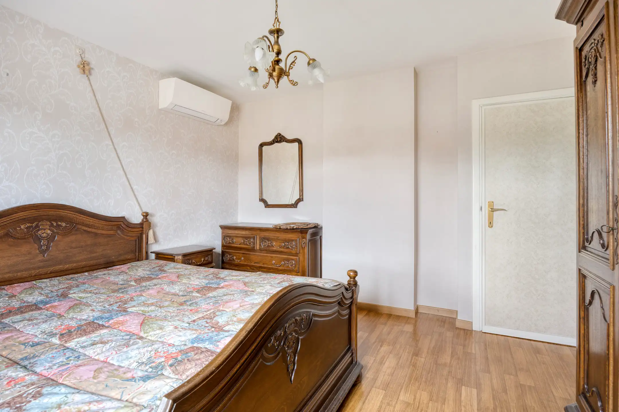 Ruime woning met 4 slaapkamers & bureau op 23are te Holsbeek foto 10
