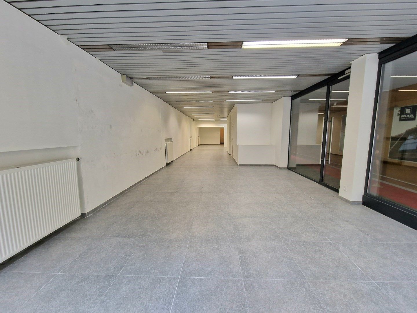 MODERNE WINKELRUIMTE VAN 129 M² IN CENTRUM IEPER foto 8