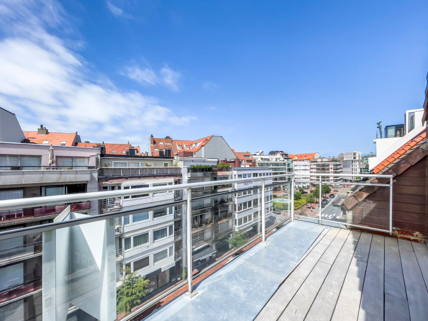 Duplex dakappartement met drie slaapkamers en zonnige terrassen gelegen vlakbij in de Dumortierlaan. foto 5