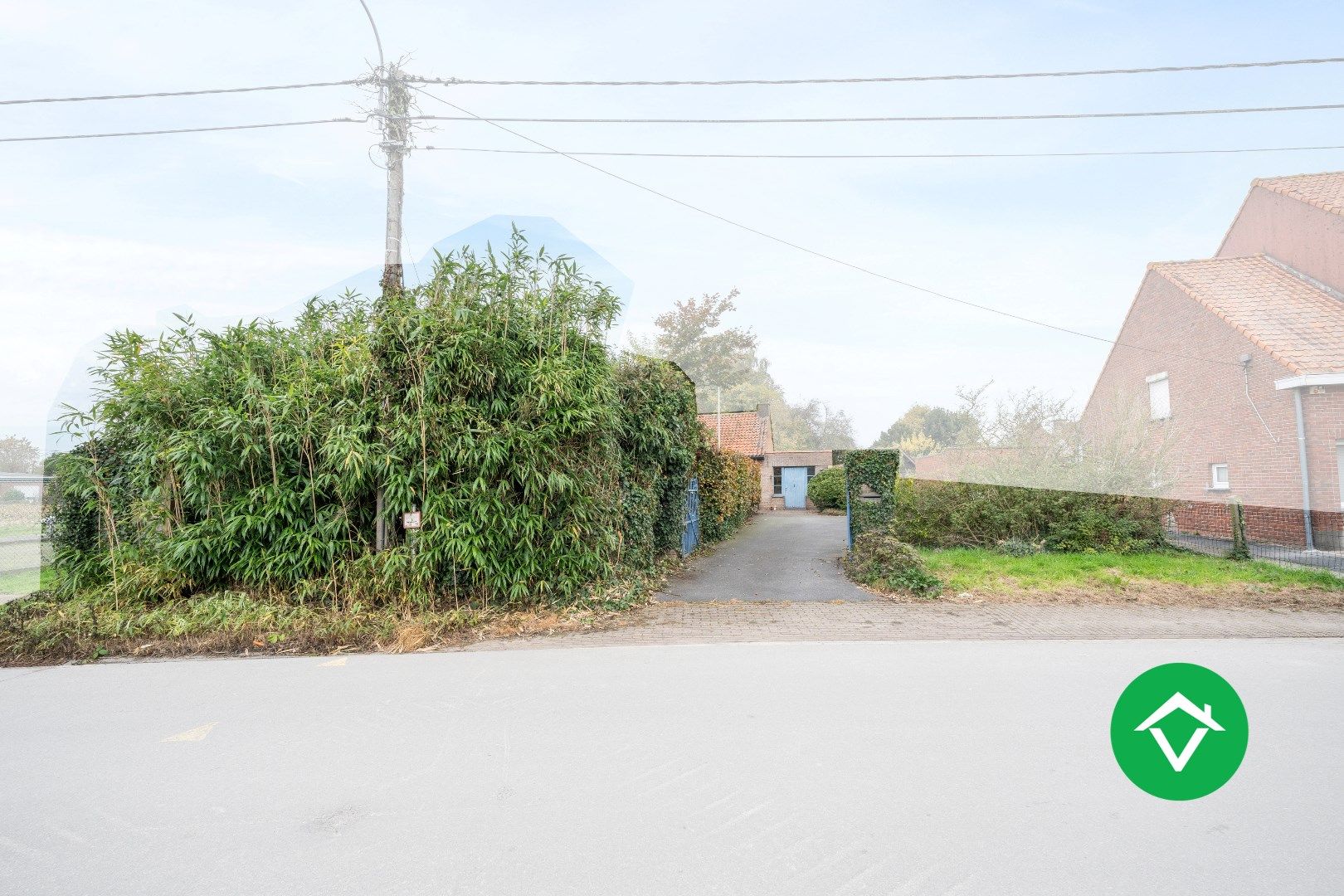 Landelijke woning omringd door groen met veel potentieel te Koekelare foto 2