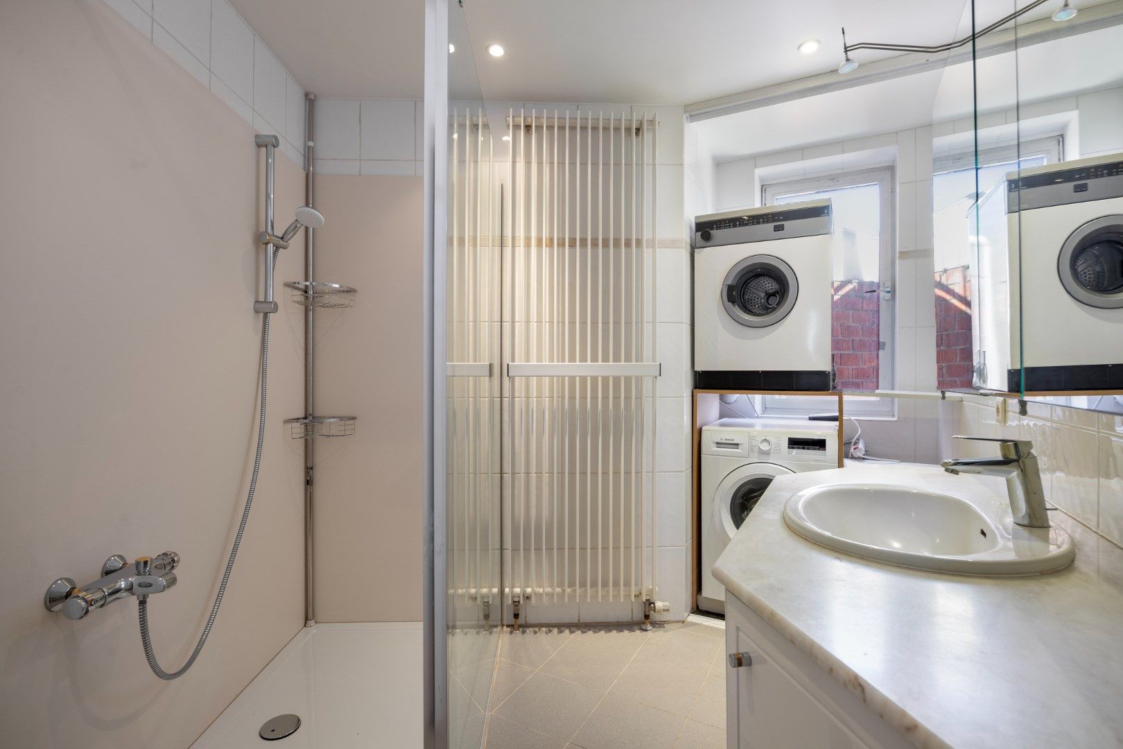 Ruim appartement met groot zonneterras in Tongeren - centrale ligging en open uitzicht foto 14