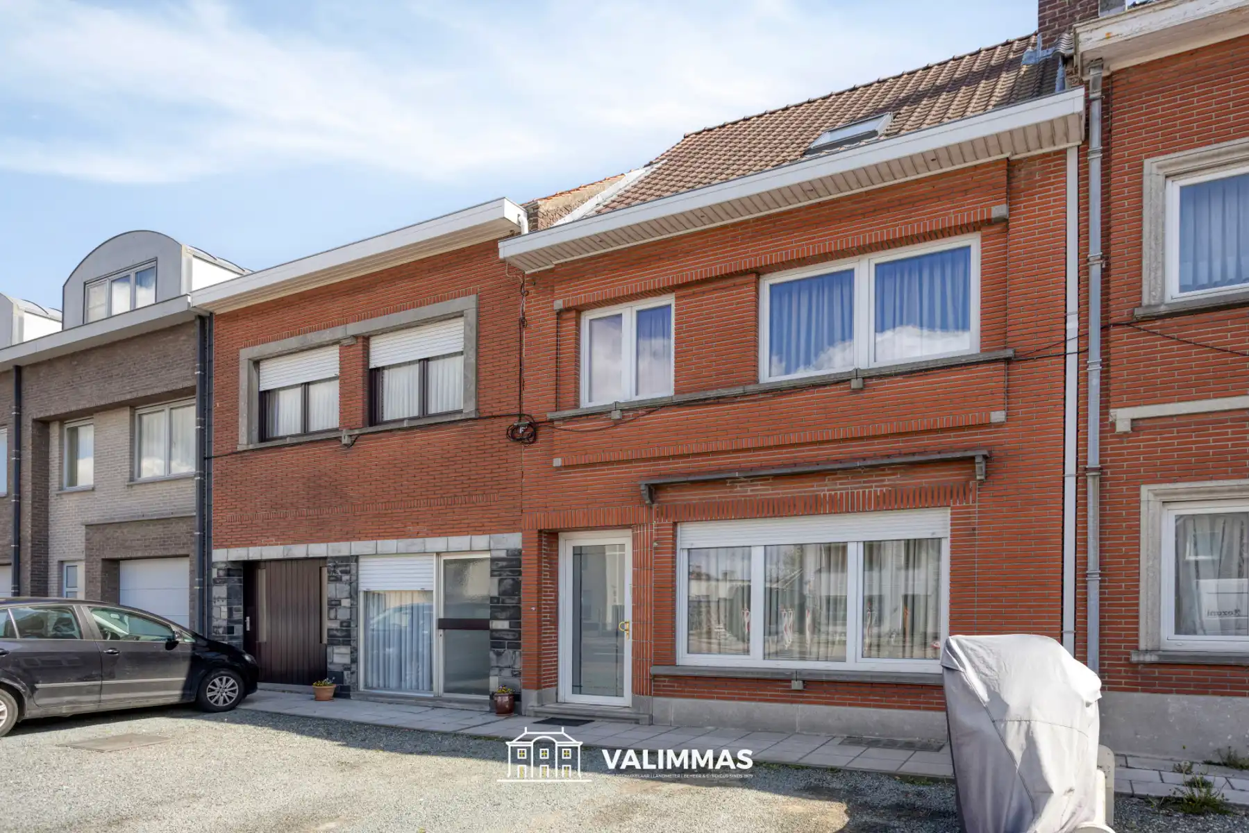 Gerenoveerde, instapklare rijwoning met 2 parkeerplaatsen... foto 3