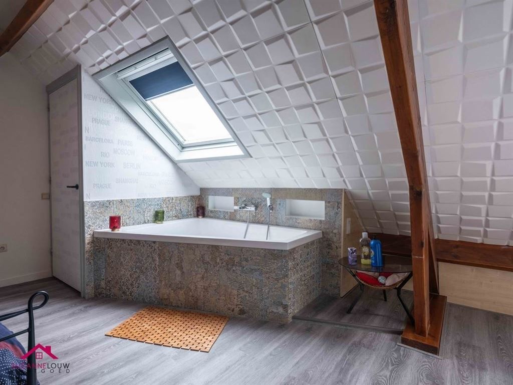 Gerenoveerde vrijstaande woning foto 39