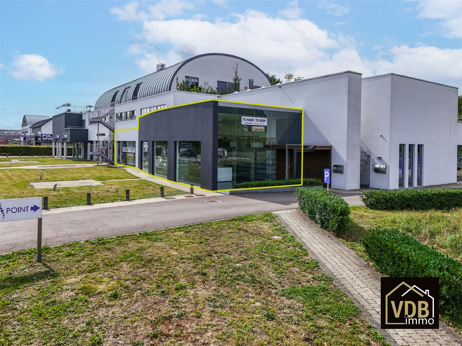 Commercieel gebouw op toplocatie geschikt voor vele doeleinden: kantoor, kleinhandel, groothandel... foto 4